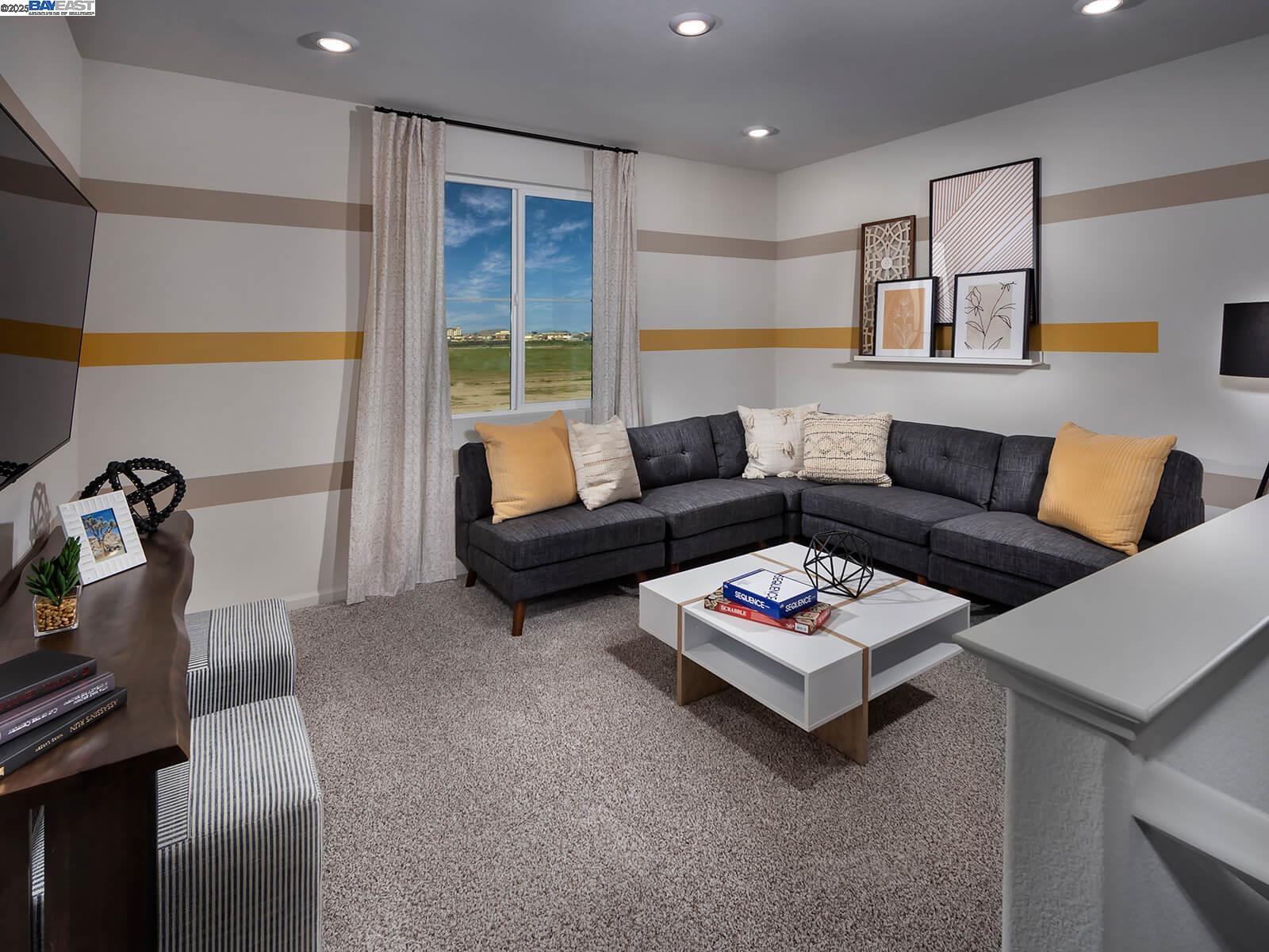 Detail Gallery Image 8 of 14 For 2135 Break Ave, Manteca,  CA 95337 - 4 Beds | 3 Baths