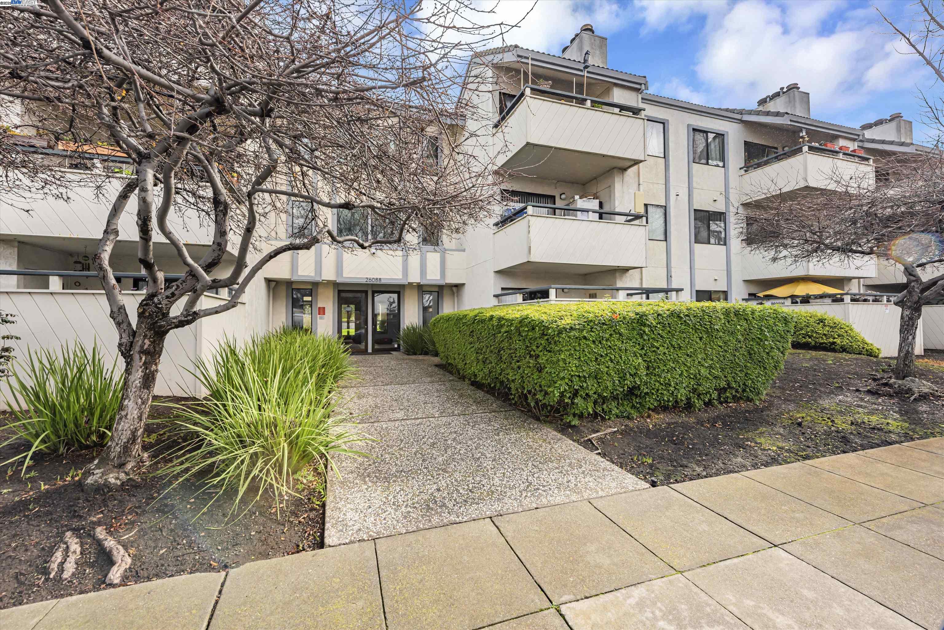More Details about MLS # 41084786 : 26088 KAY AVE # 105