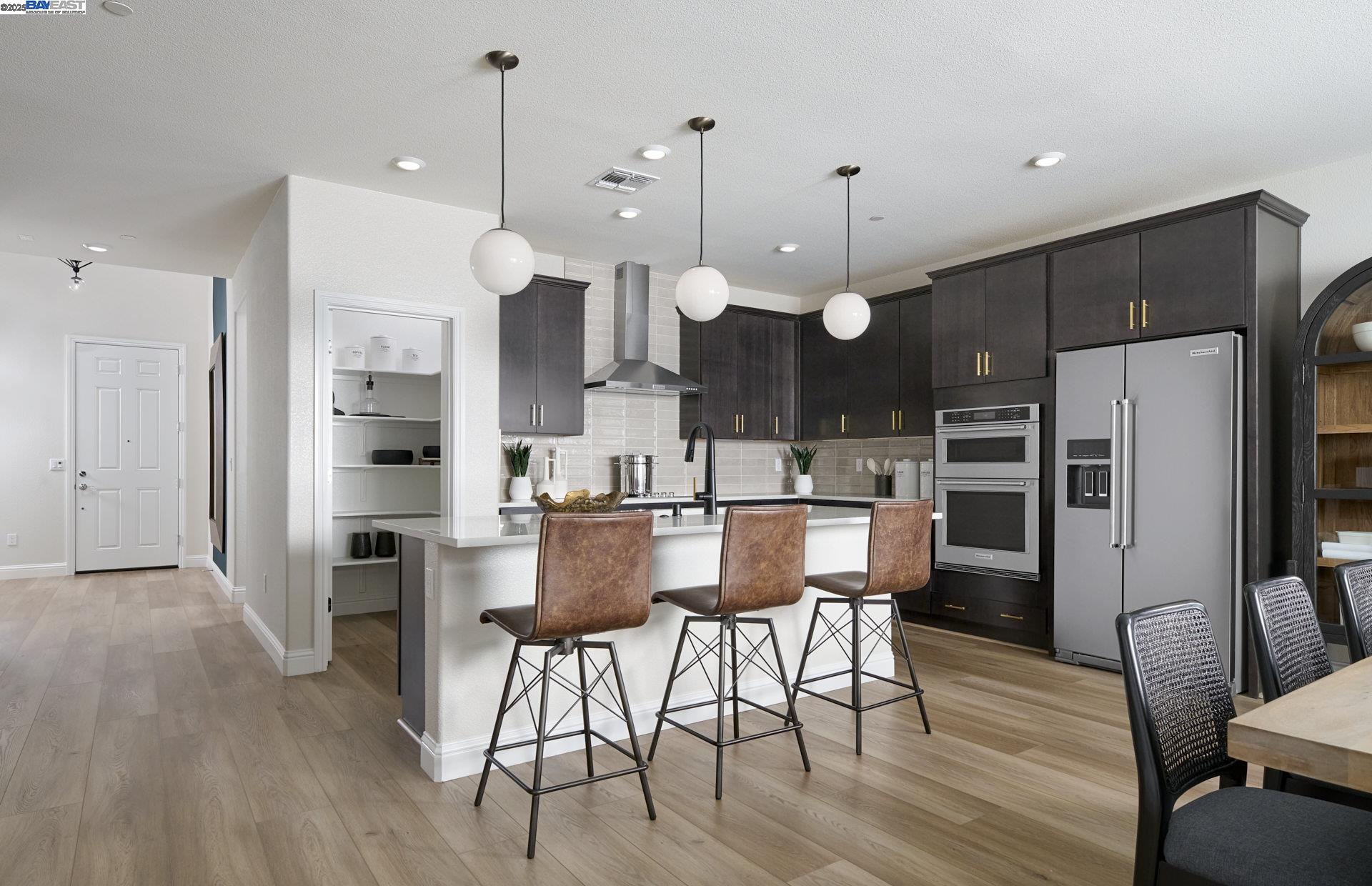 Detail Gallery Image 2 of 12 For Orso Grande Street, Manteca,  CA 95337 - 5 Beds | 3/1 Baths
