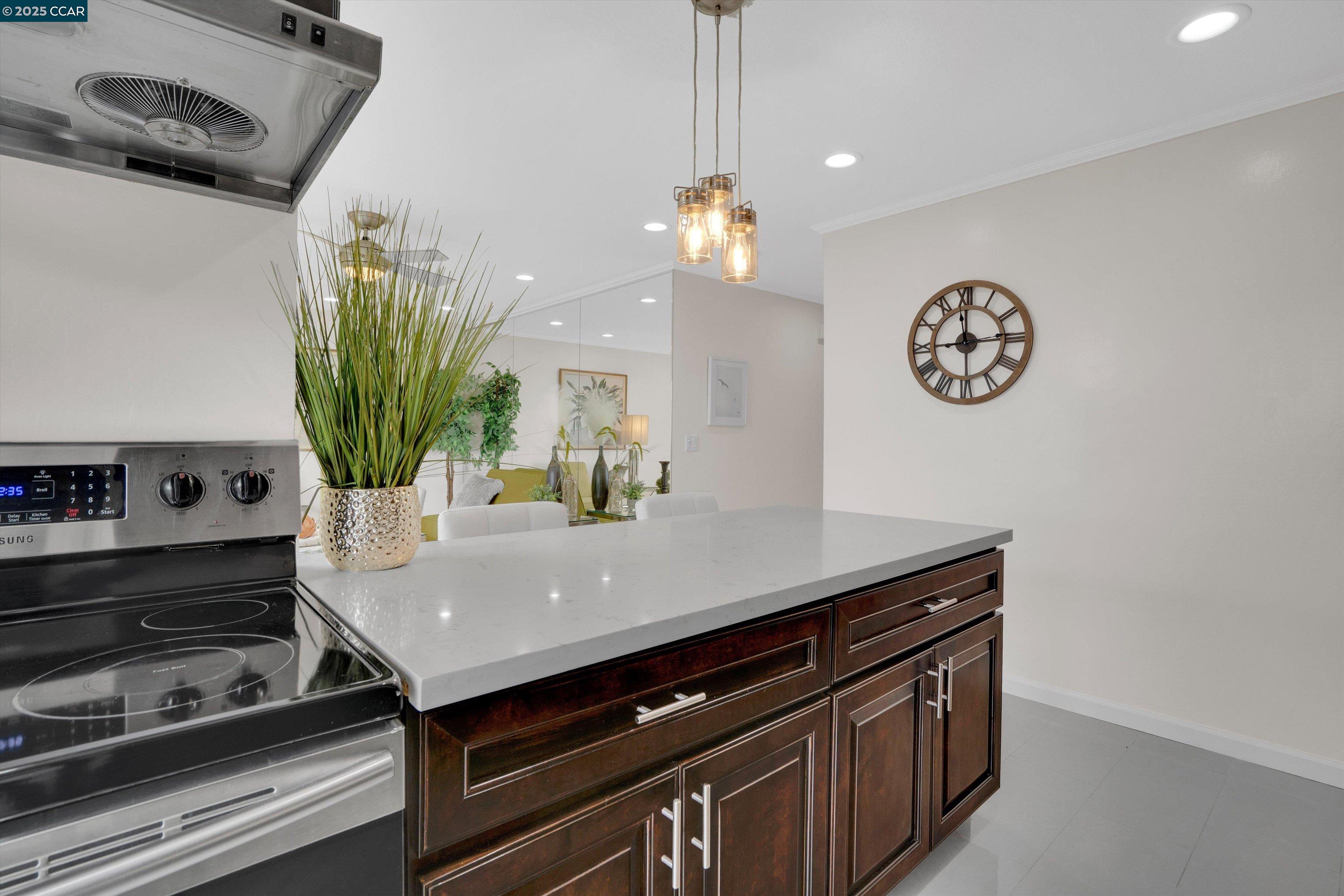 16443 Saratoga St # 302W, San Leandro, California 94578, 2 Bedrooms Bedrooms, ,1 BathroomBathrooms,Residential,For Sale,16443 Saratoga St # 302W,41084795