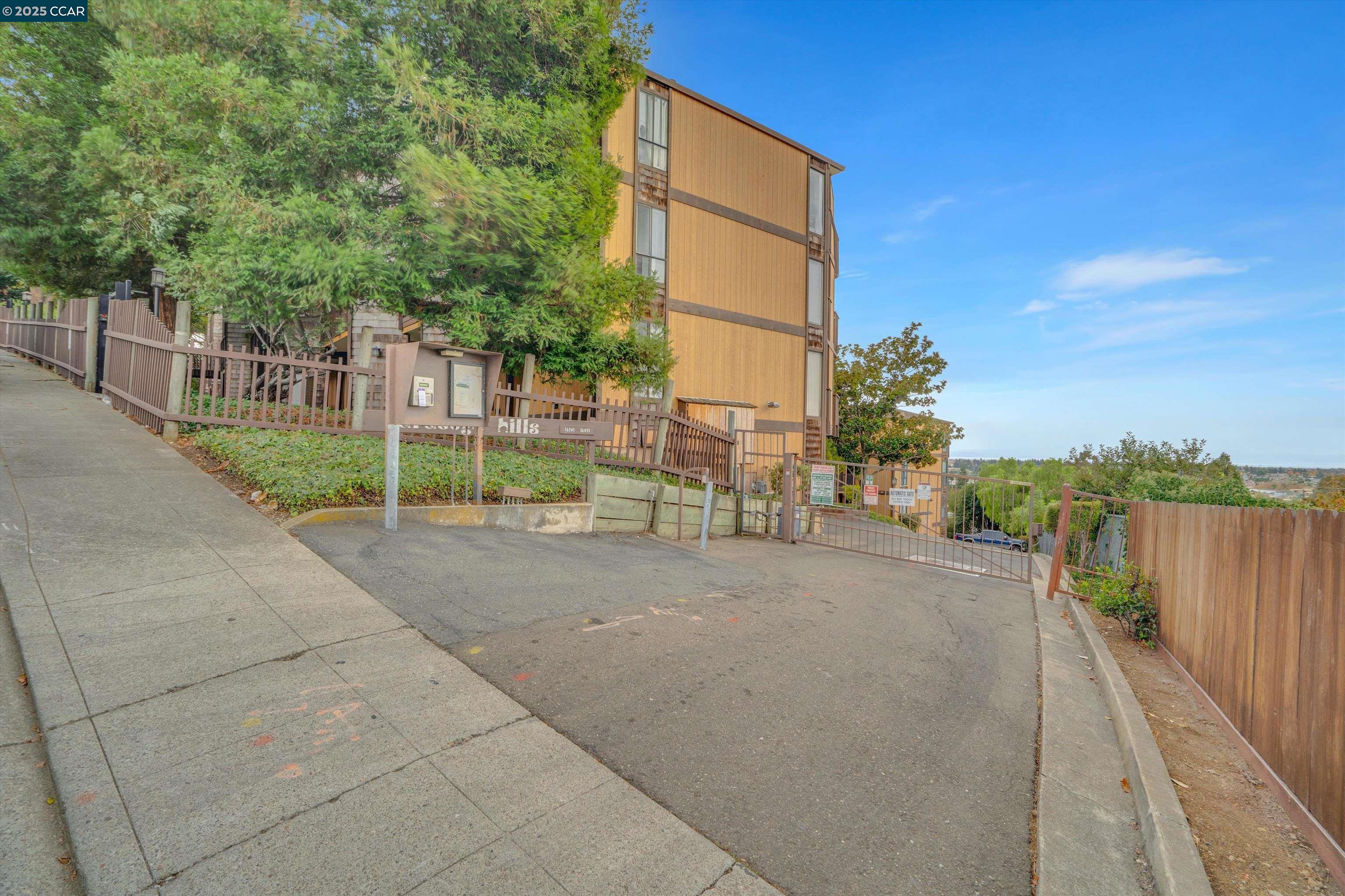 16443 Saratoga St # 302W, San Leandro, California 94578, 2 Bedrooms Bedrooms, ,1 BathroomBathrooms,Residential,For Sale,16443 Saratoga St # 302W,41084795