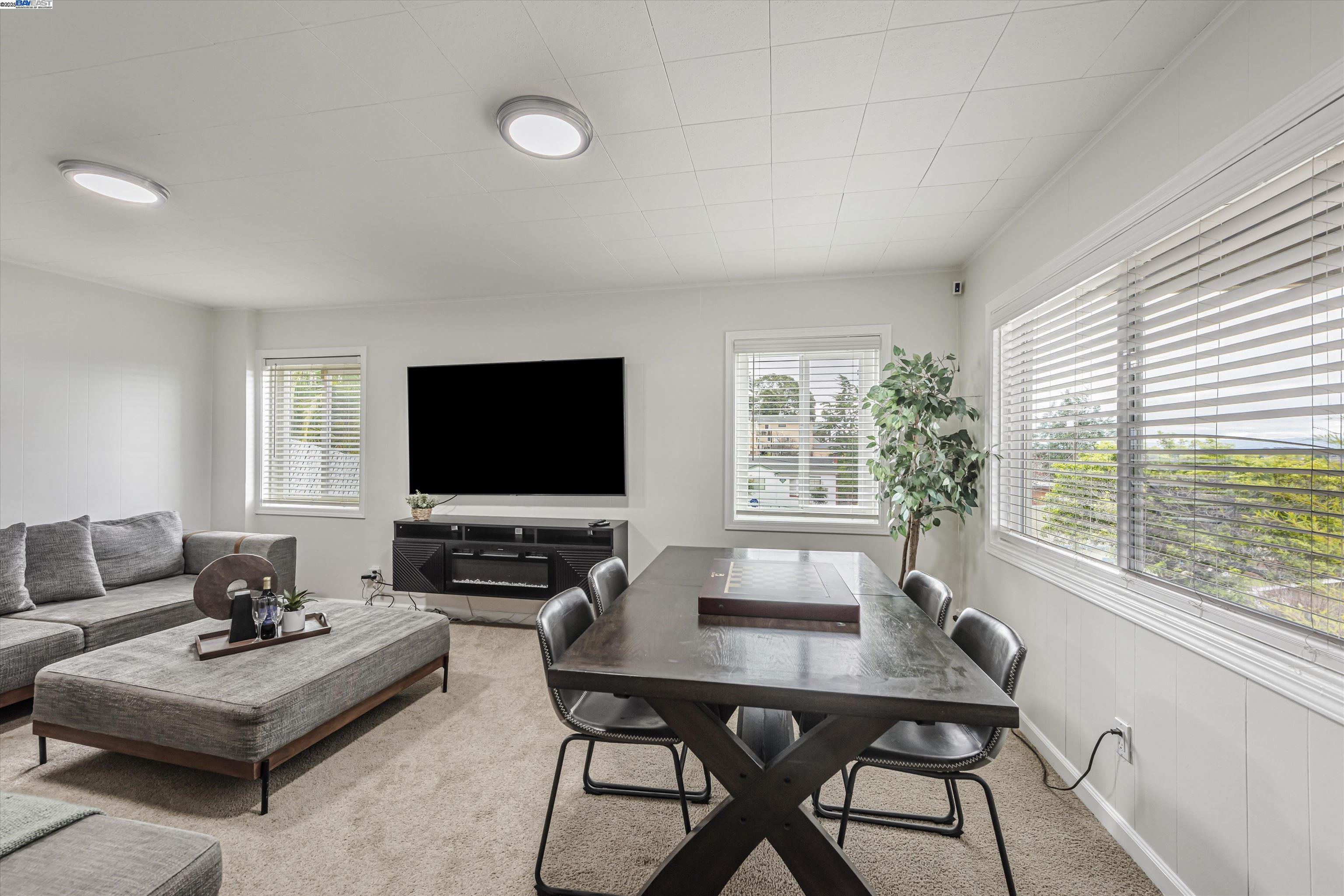 Detail Gallery Image 12 of 35 For 9883 Lawlor St, Oakland,  CA 94605 - 4 Beds | 2 Baths