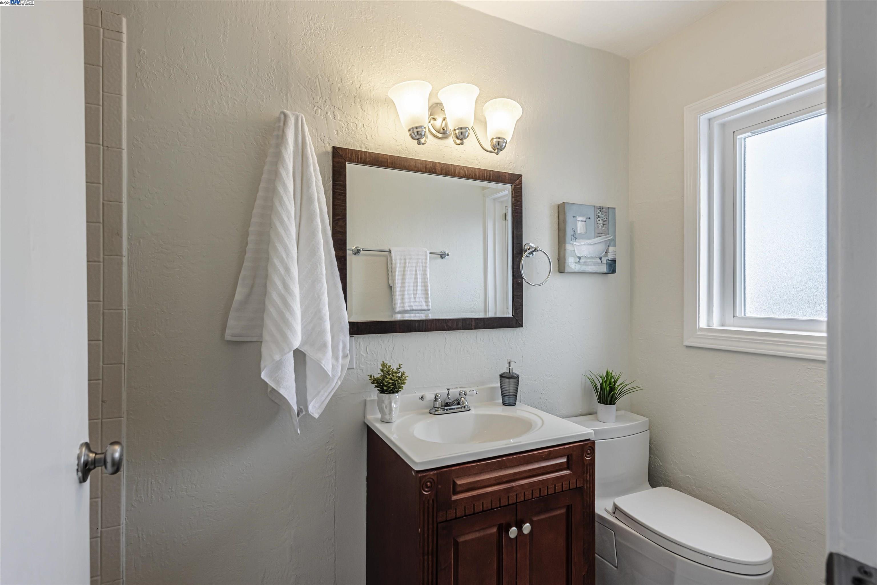 Detail Gallery Image 22 of 35 For 9883 Lawlor St, Oakland,  CA 94605 - 4 Beds | 2 Baths