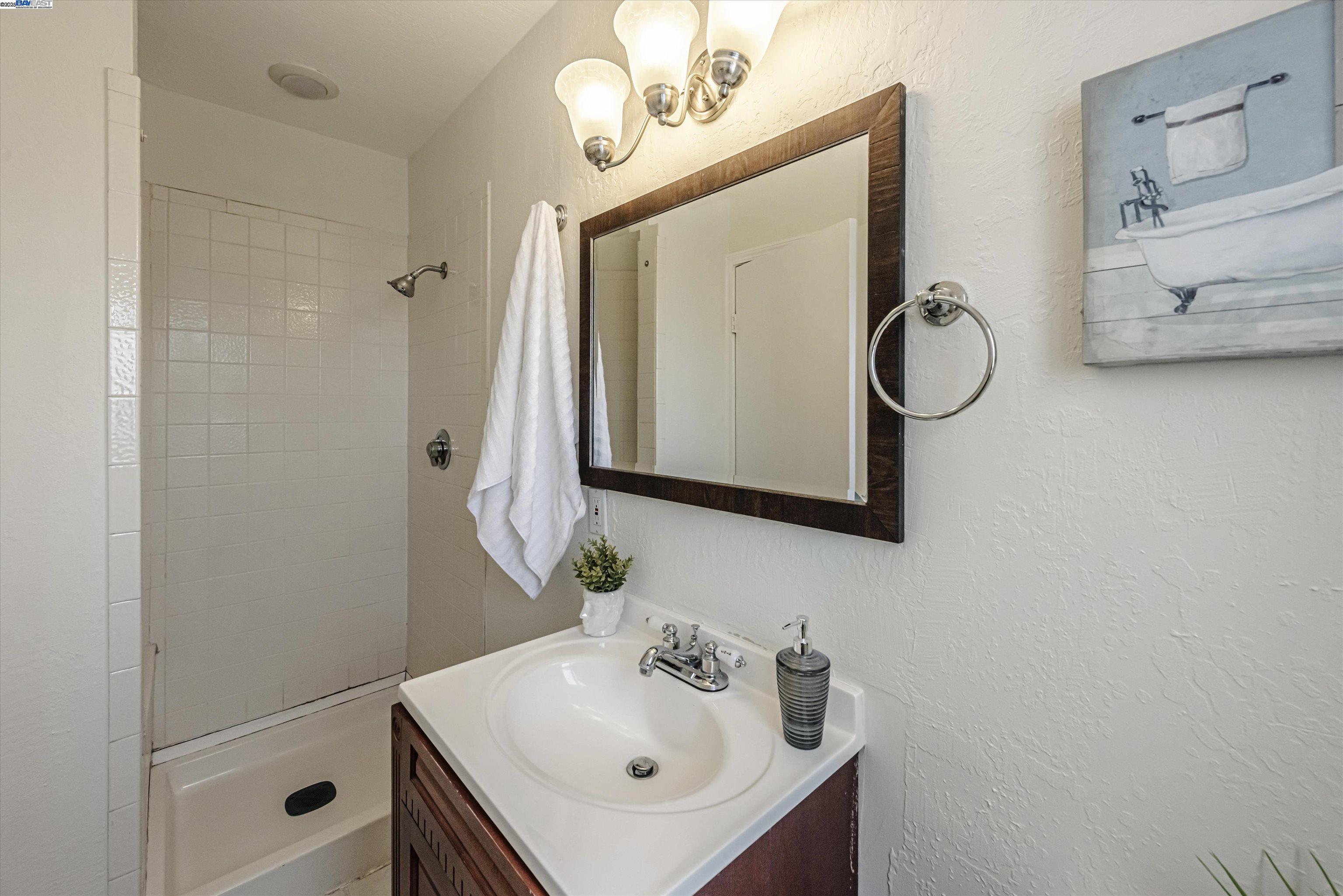 Detail Gallery Image 23 of 35 For 9883 Lawlor St, Oakland,  CA 94605 - 4 Beds | 2 Baths
