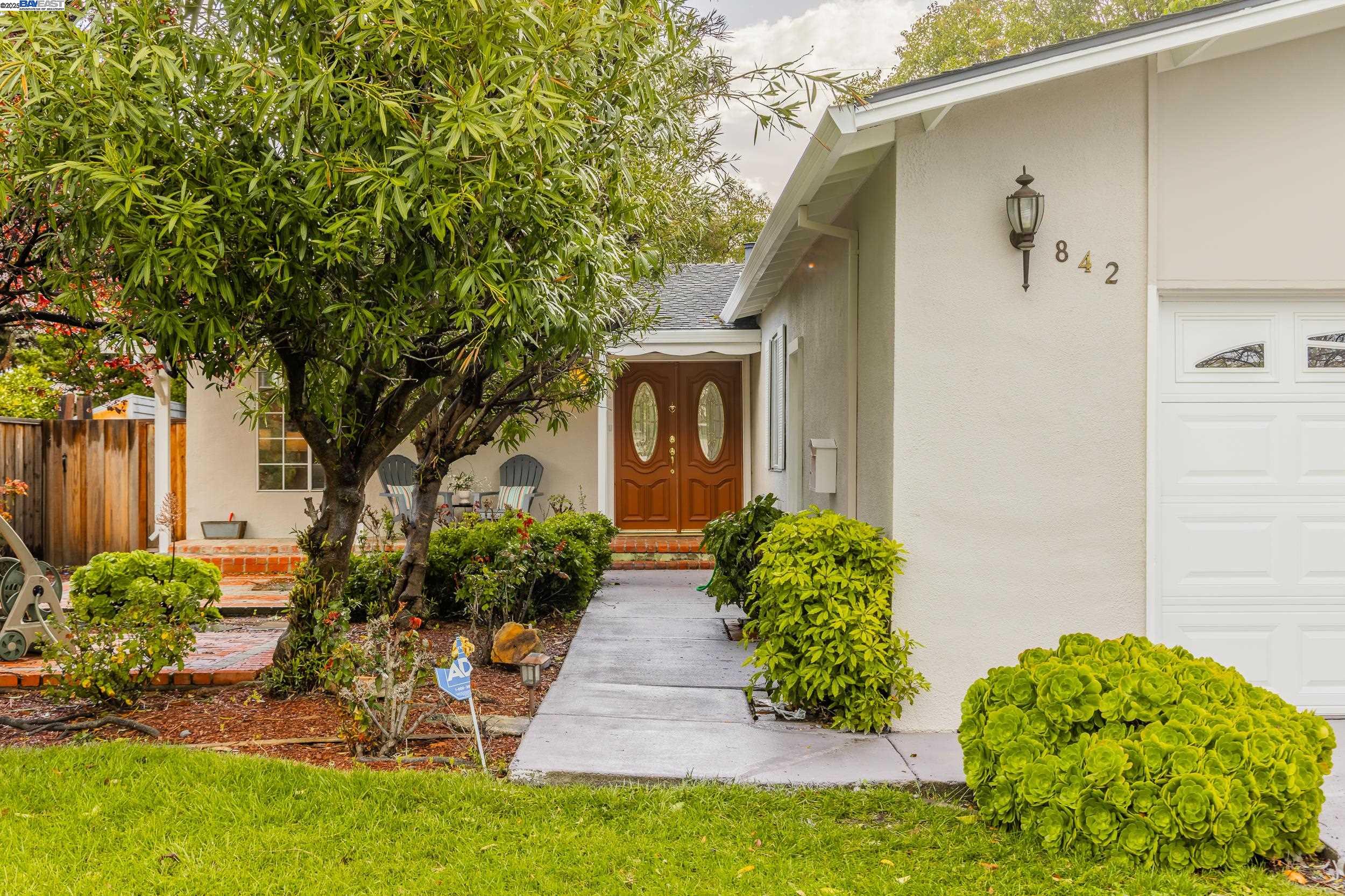 Detail Gallery Image 4 of 22 For 842 S Blaney Ave, Cupertino,  CA 95014 - 3 Beds | 2 Baths