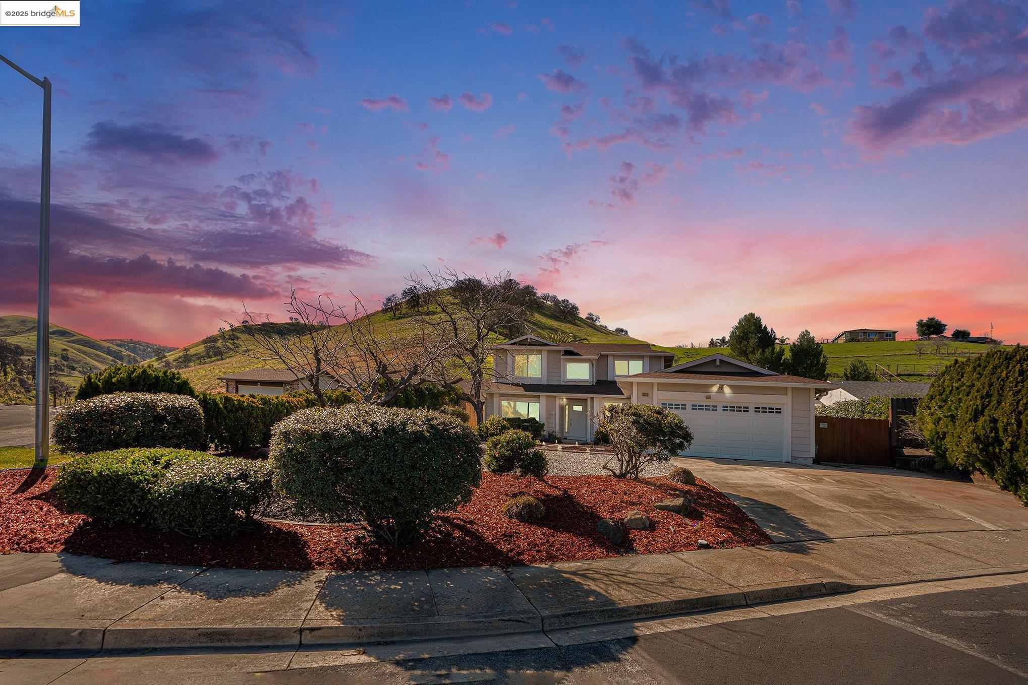 Detail Gallery Image 1 of 1 For 2356 Chardonnay Way, Antioch,  CA 94509 - 5 Beds | 3 Baths