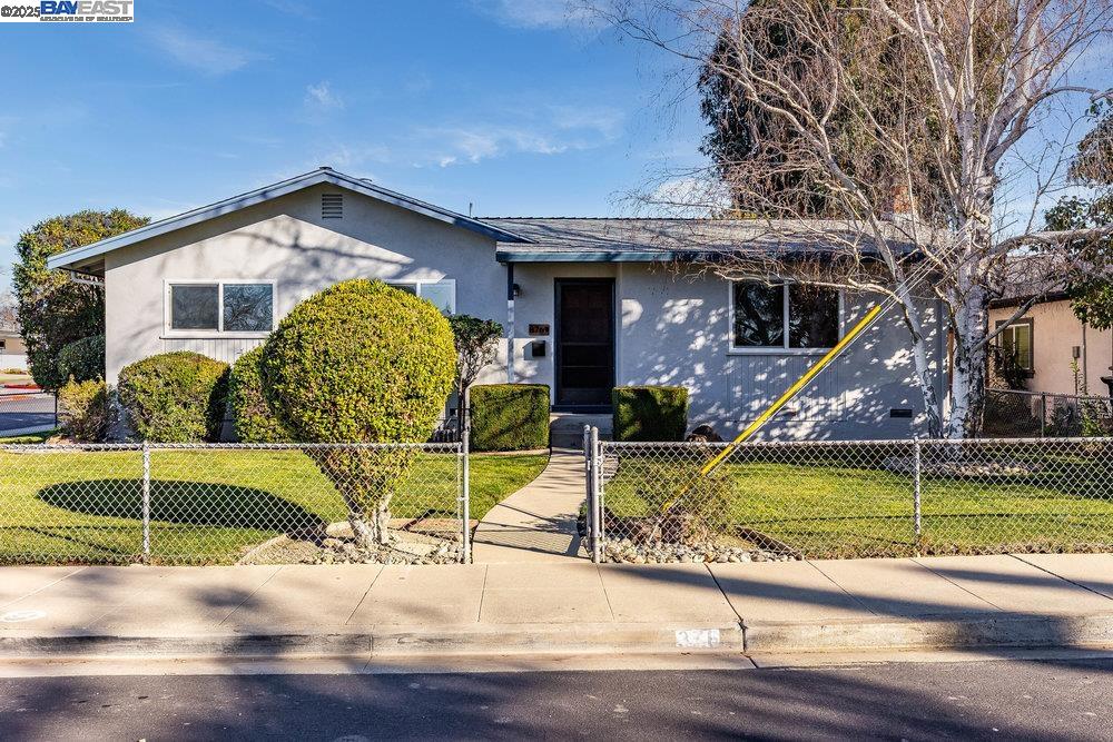 Detail Gallery Image 1 of 1 For 376 Albatross Ave, Livermore,  CA 94551-2667 - 3 Beds | 2 Baths