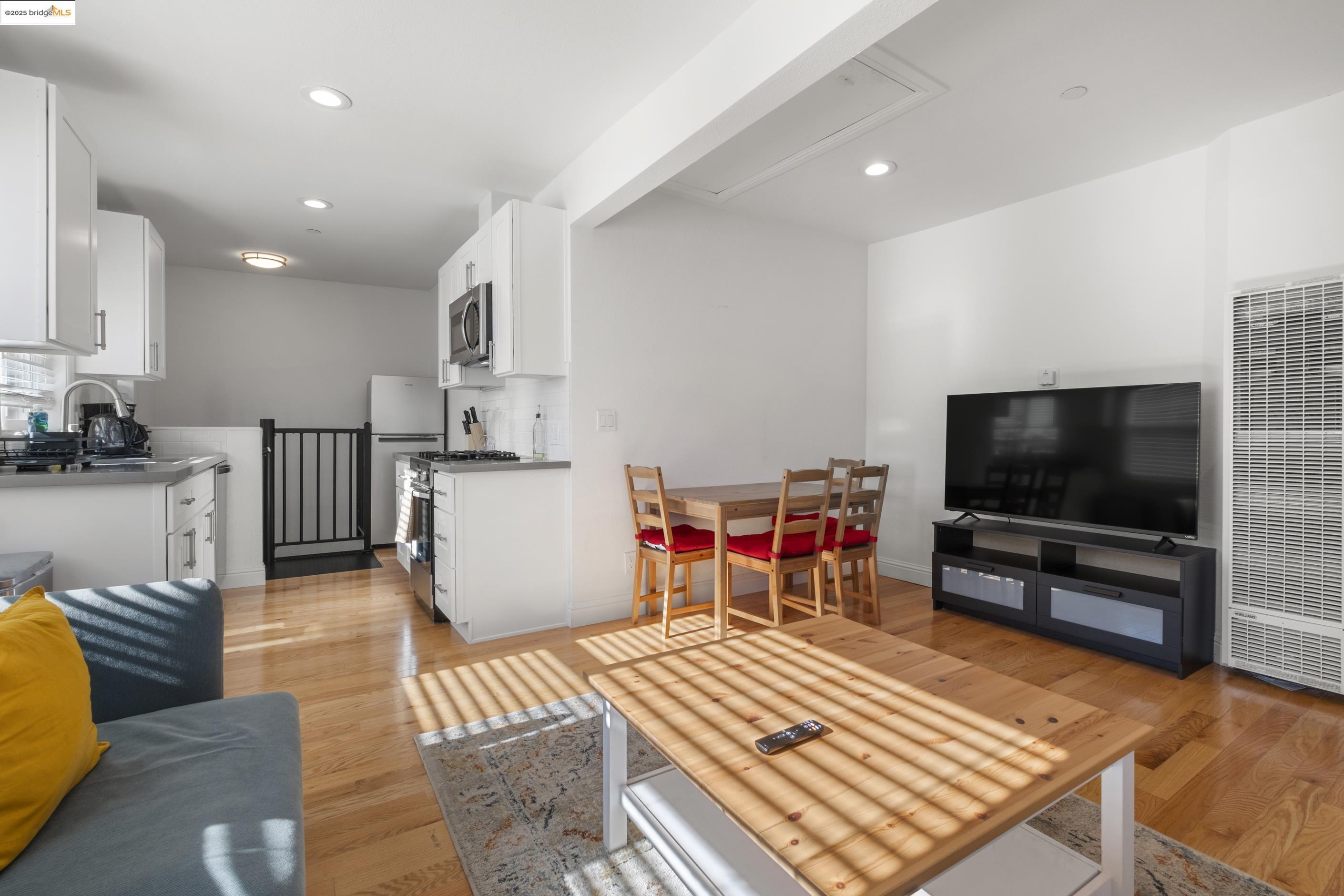 Detail Gallery Image 11 of 38 For 1628 Tyler St, Berkeley,  CA 94703 - – Beds | – Baths