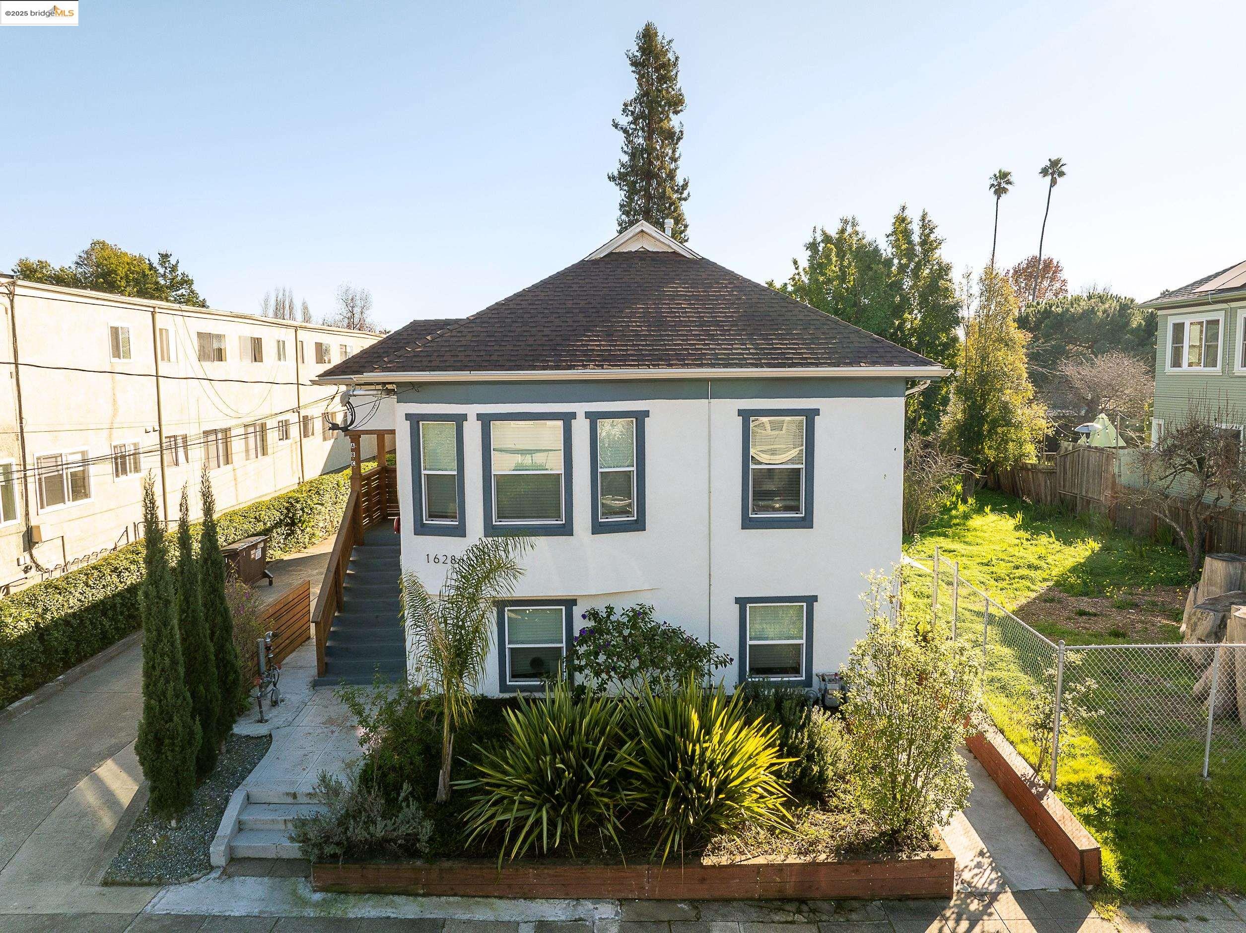 Detail Gallery Image 4 of 38 For 1628 Tyler St, Berkeley,  CA 94703 - – Beds | – Baths