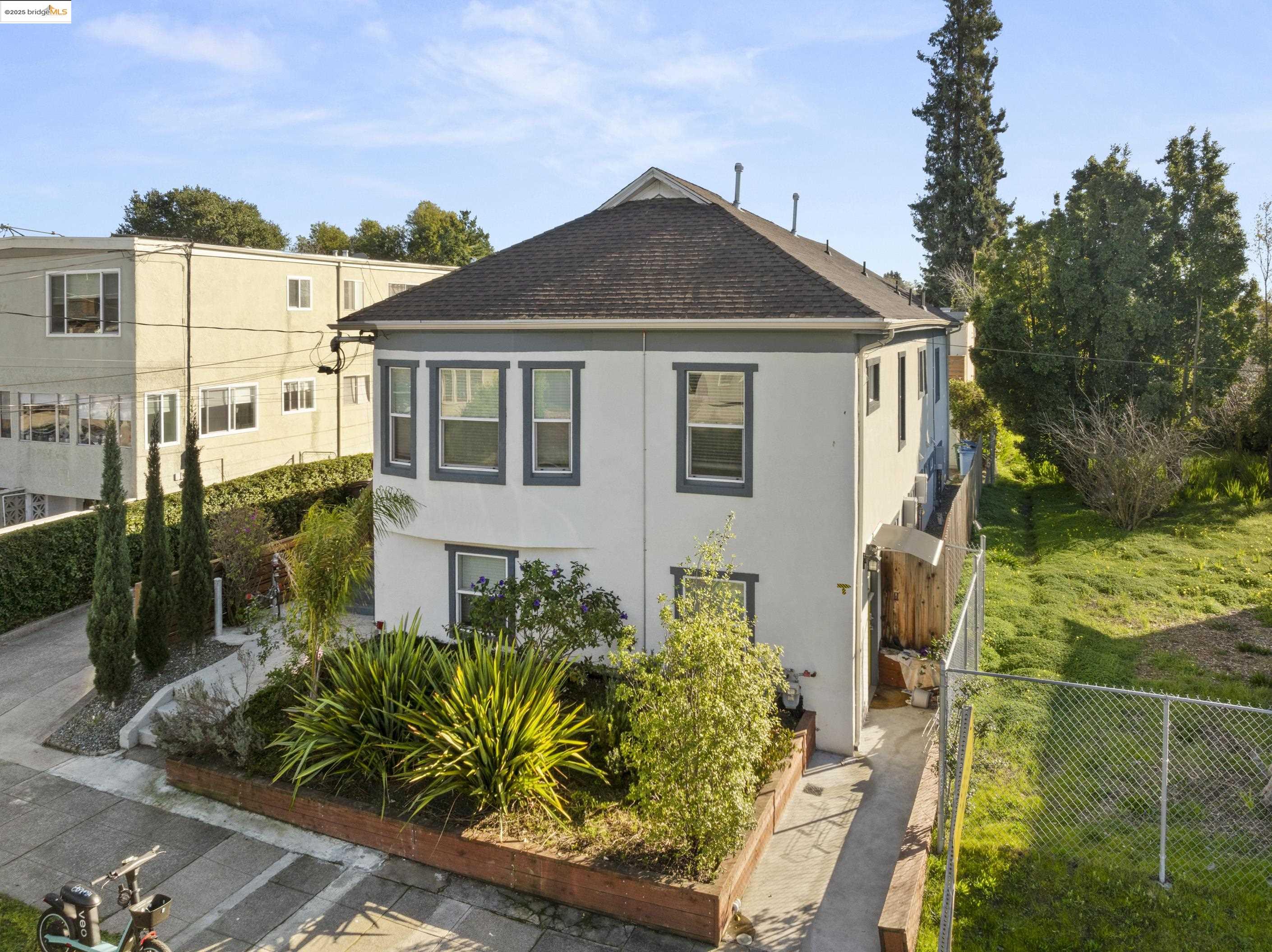 Detail Gallery Image 5 of 38 For 1628 Tyler St, Berkeley,  CA 94703 - – Beds | – Baths