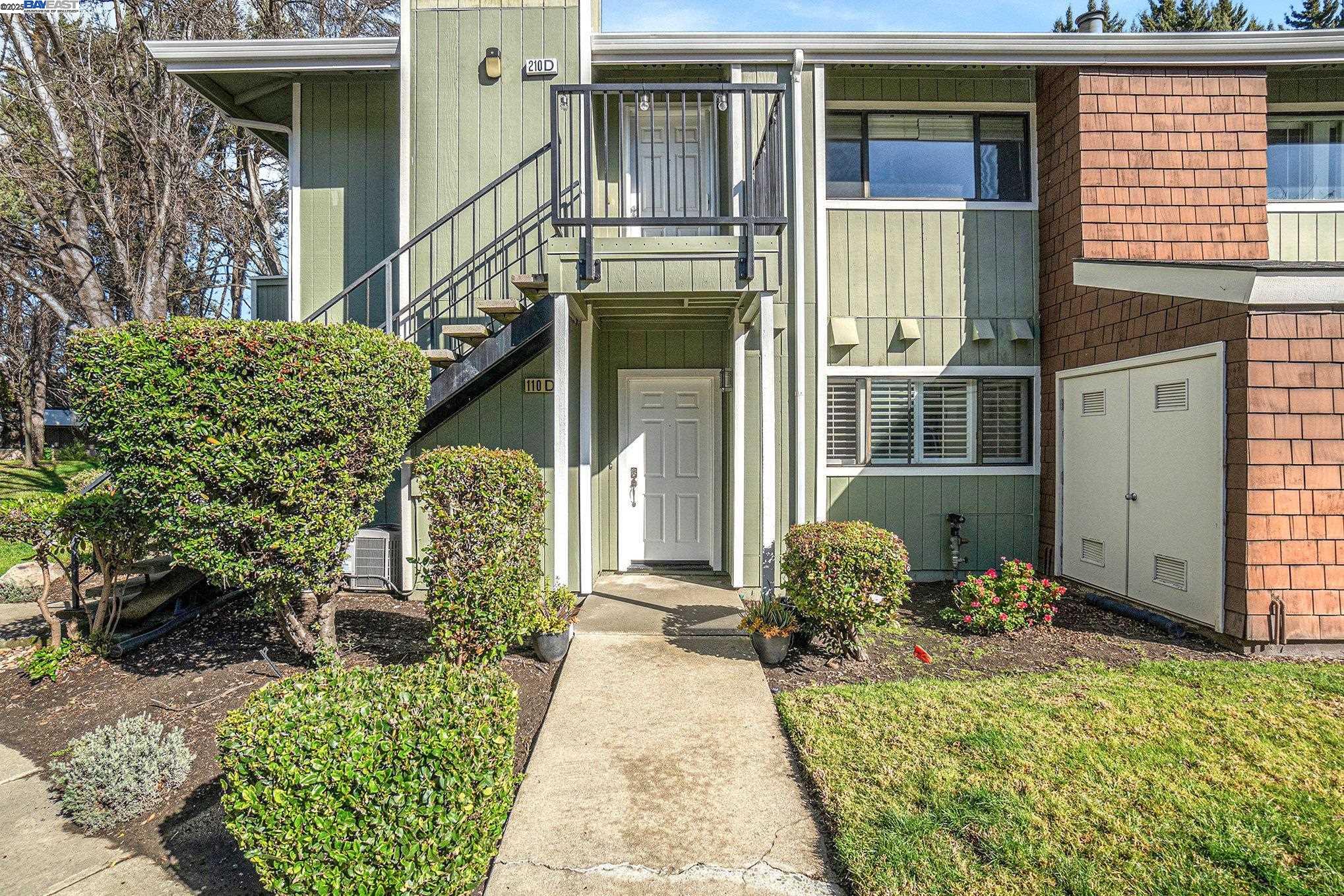 More Details about MLS # 41084872 : 110 COMPTON CIR # D