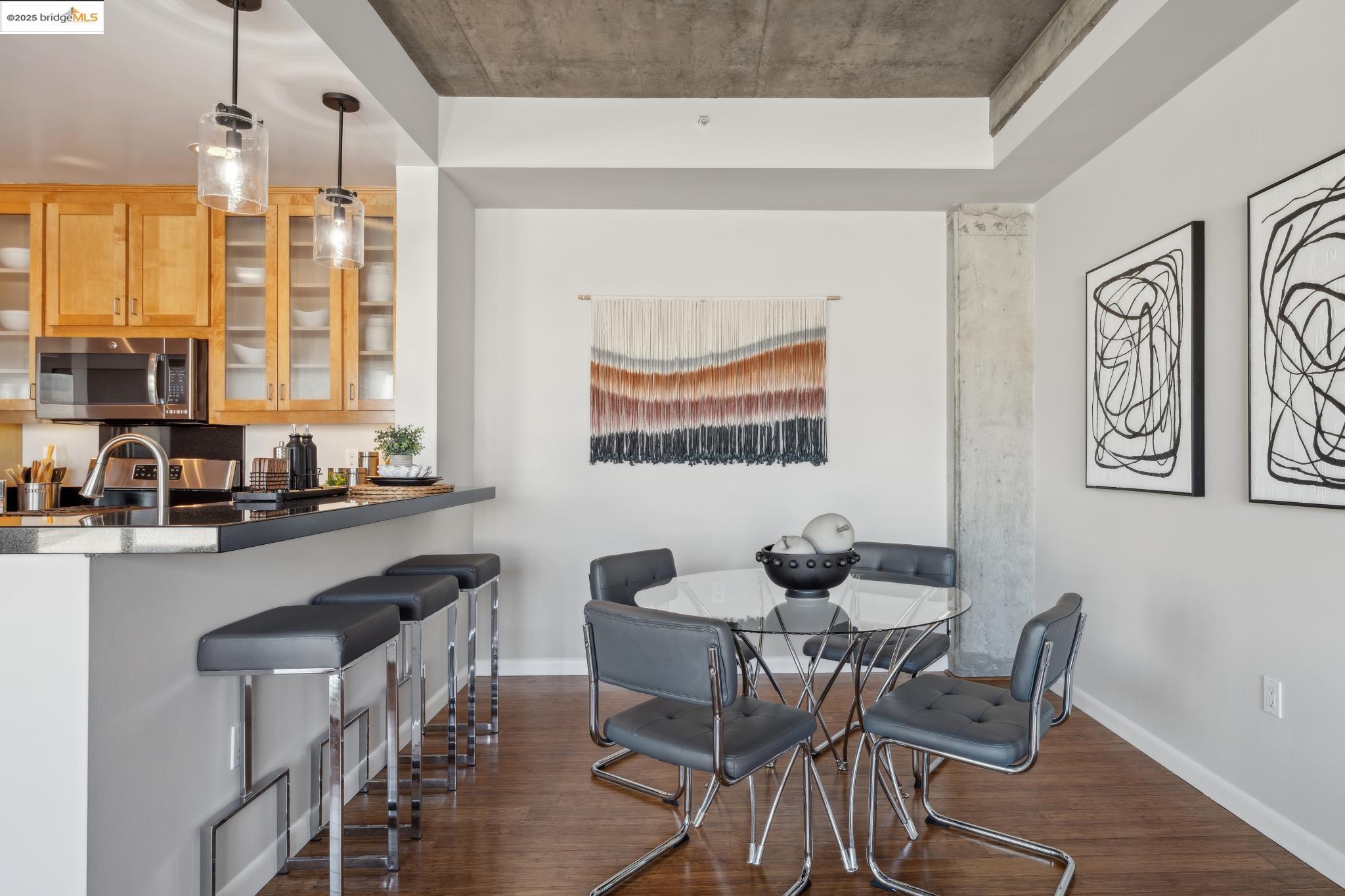 428 Alice St 422