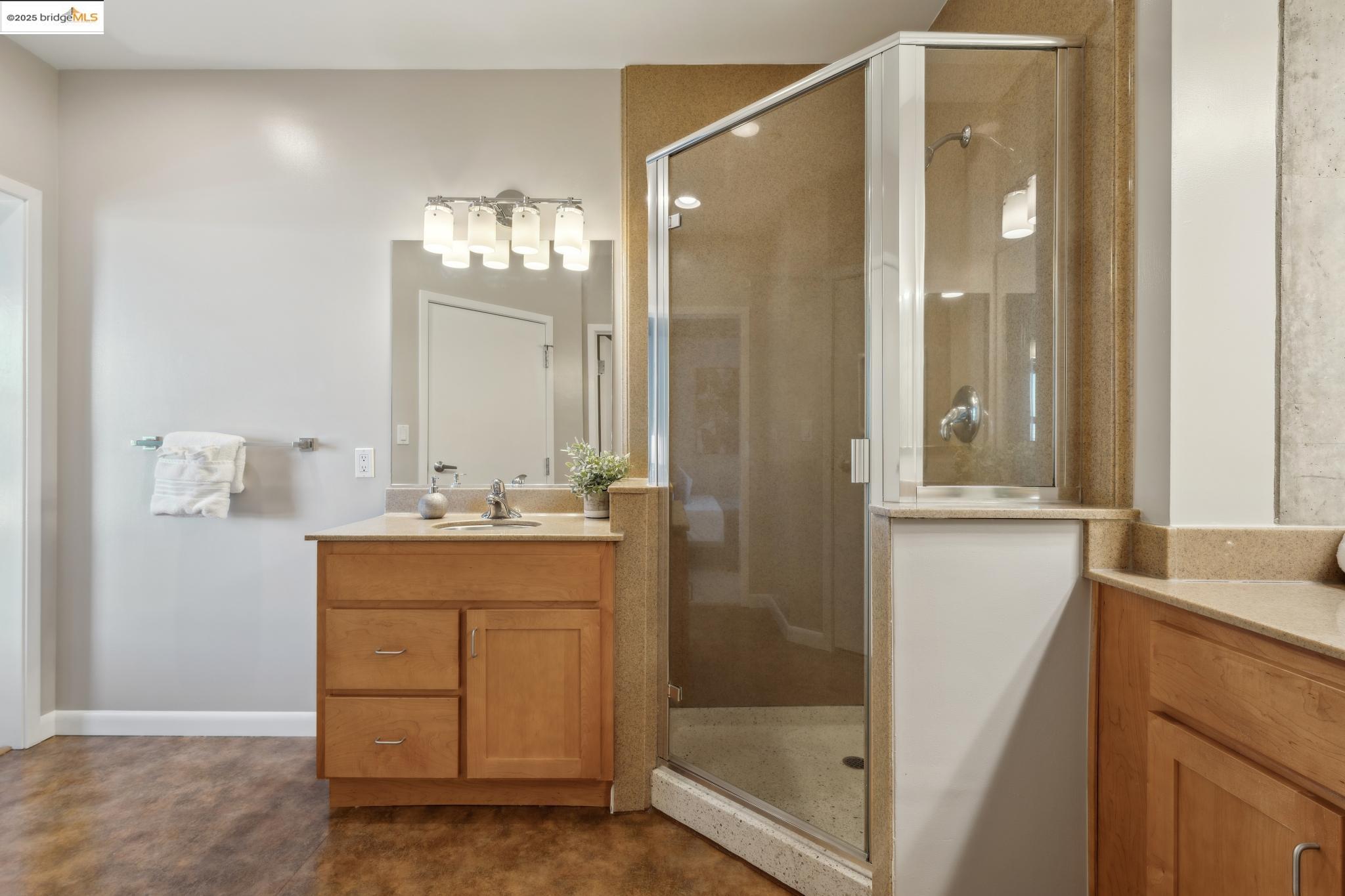428 Alice St 422