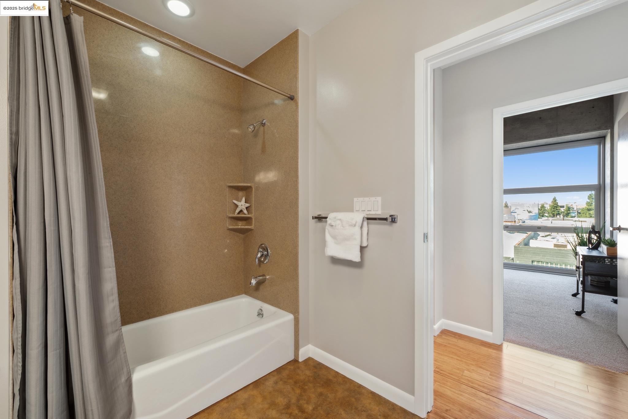 428 Alice St 422