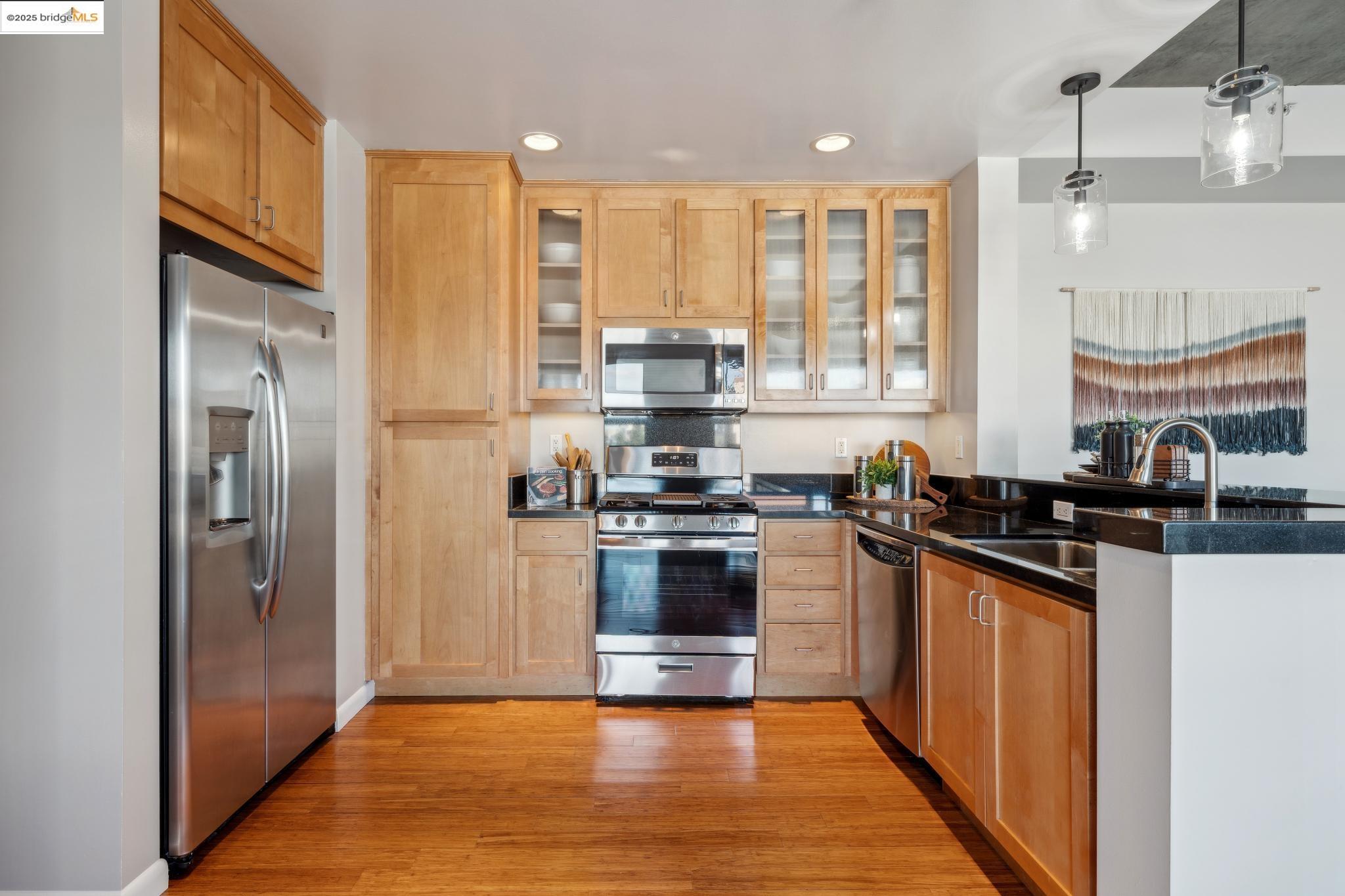 428 Alice St 422