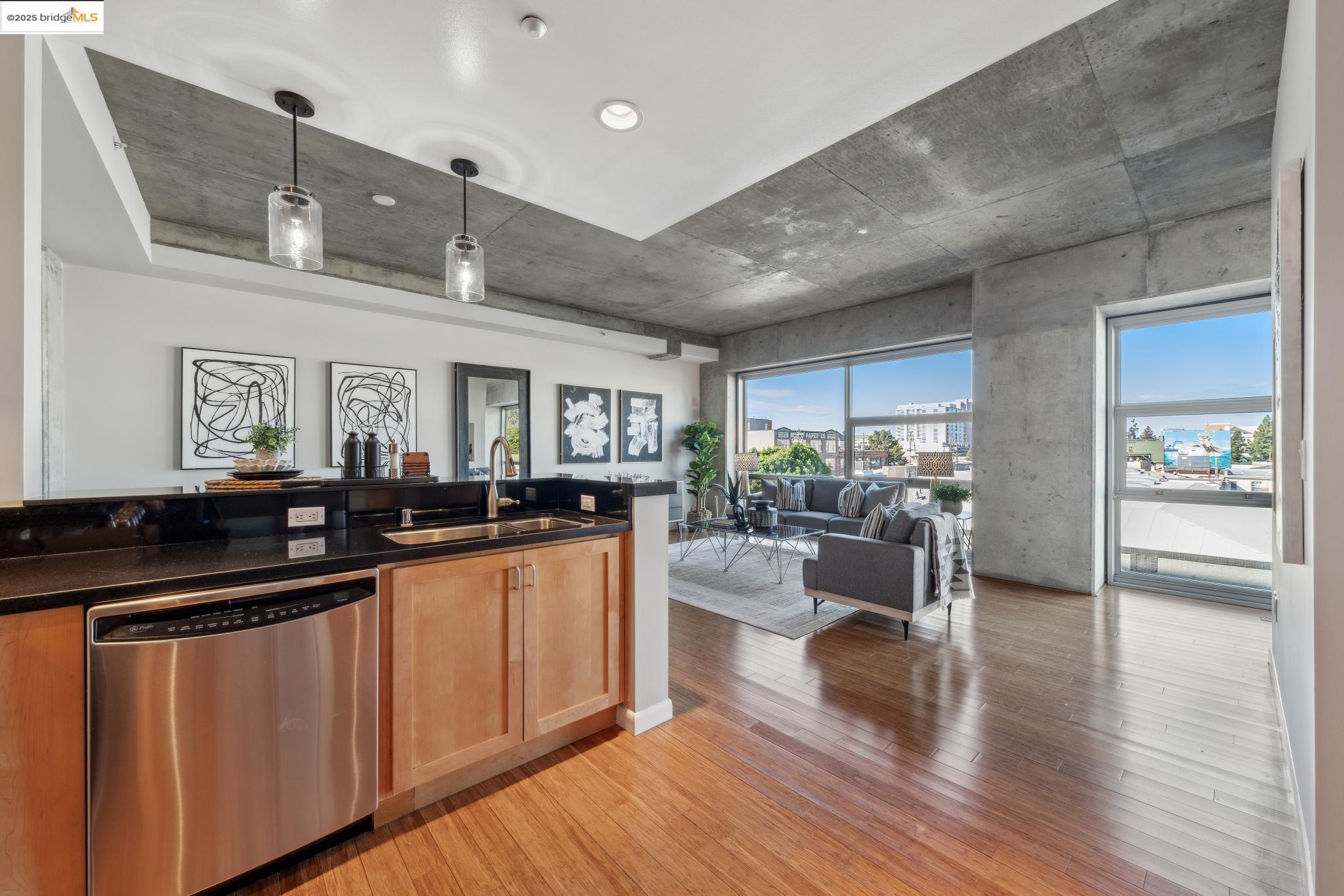 428 Alice St 422