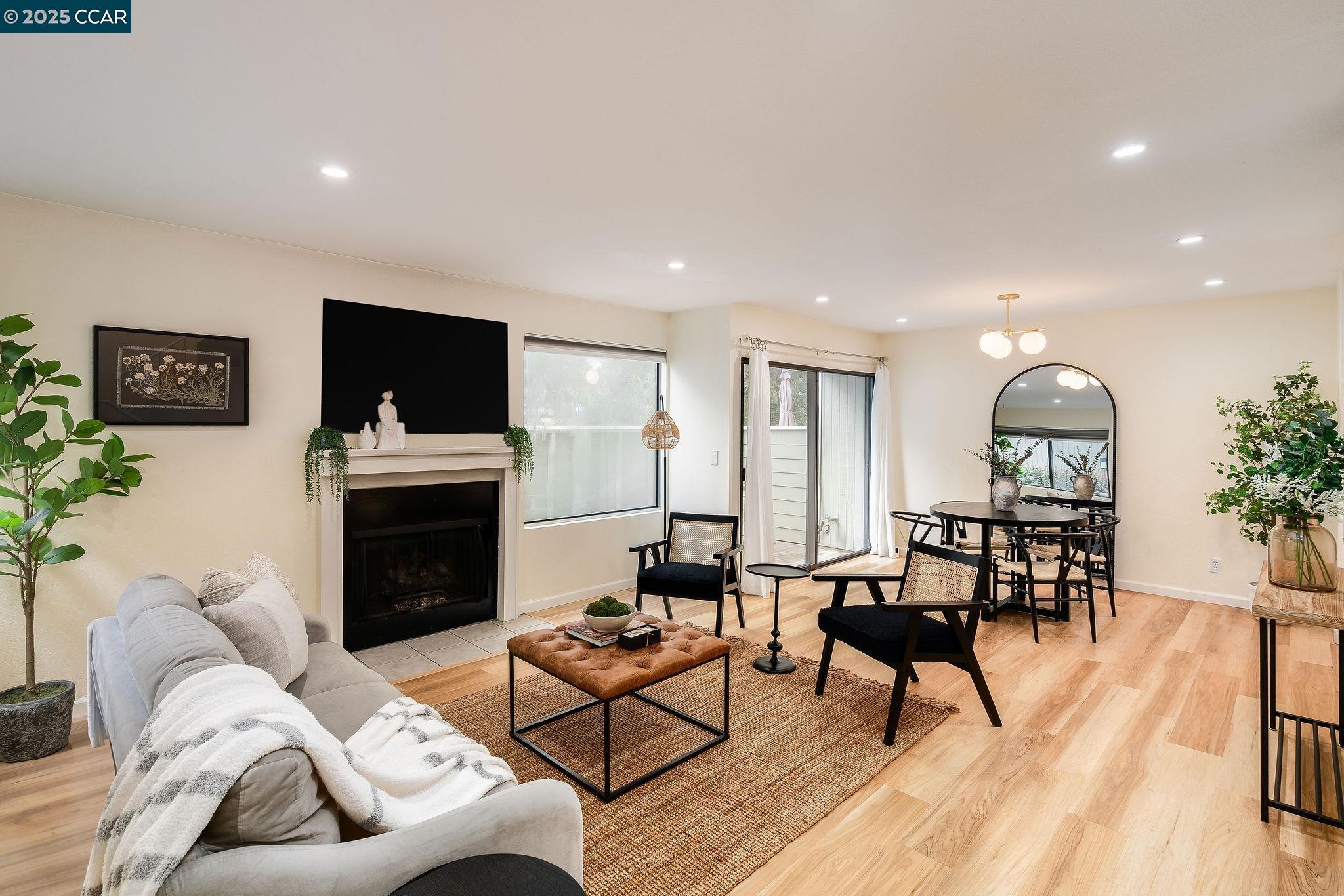 More Details about MLS # 41084875 : 220 APOLLO # 4