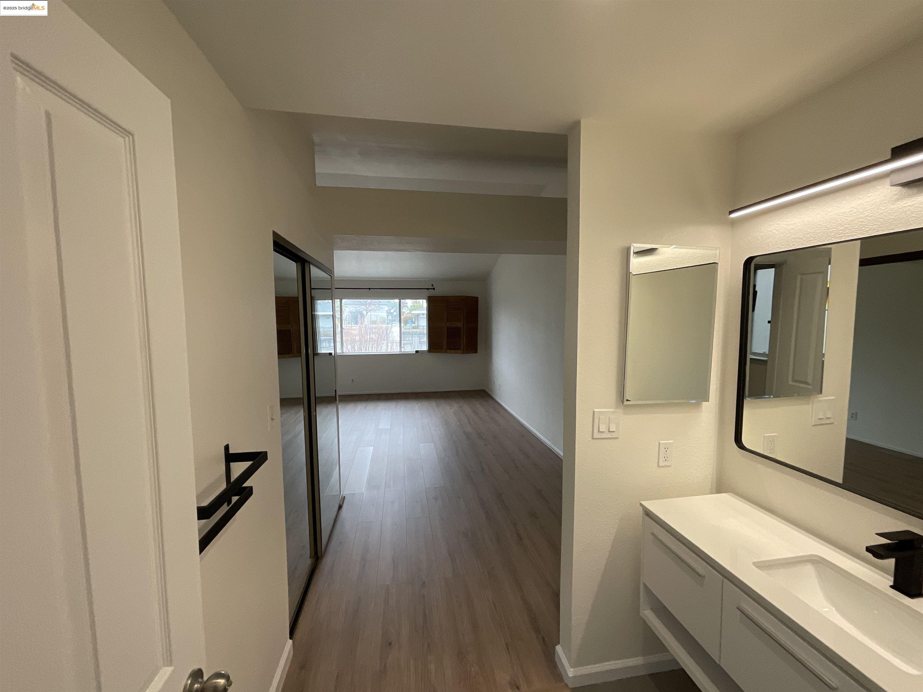 Detail Gallery Image 11 of 16 For 131 Pelican Loop, Pittsburg,  CA 94565 - 4 Beds | 2/1 Baths