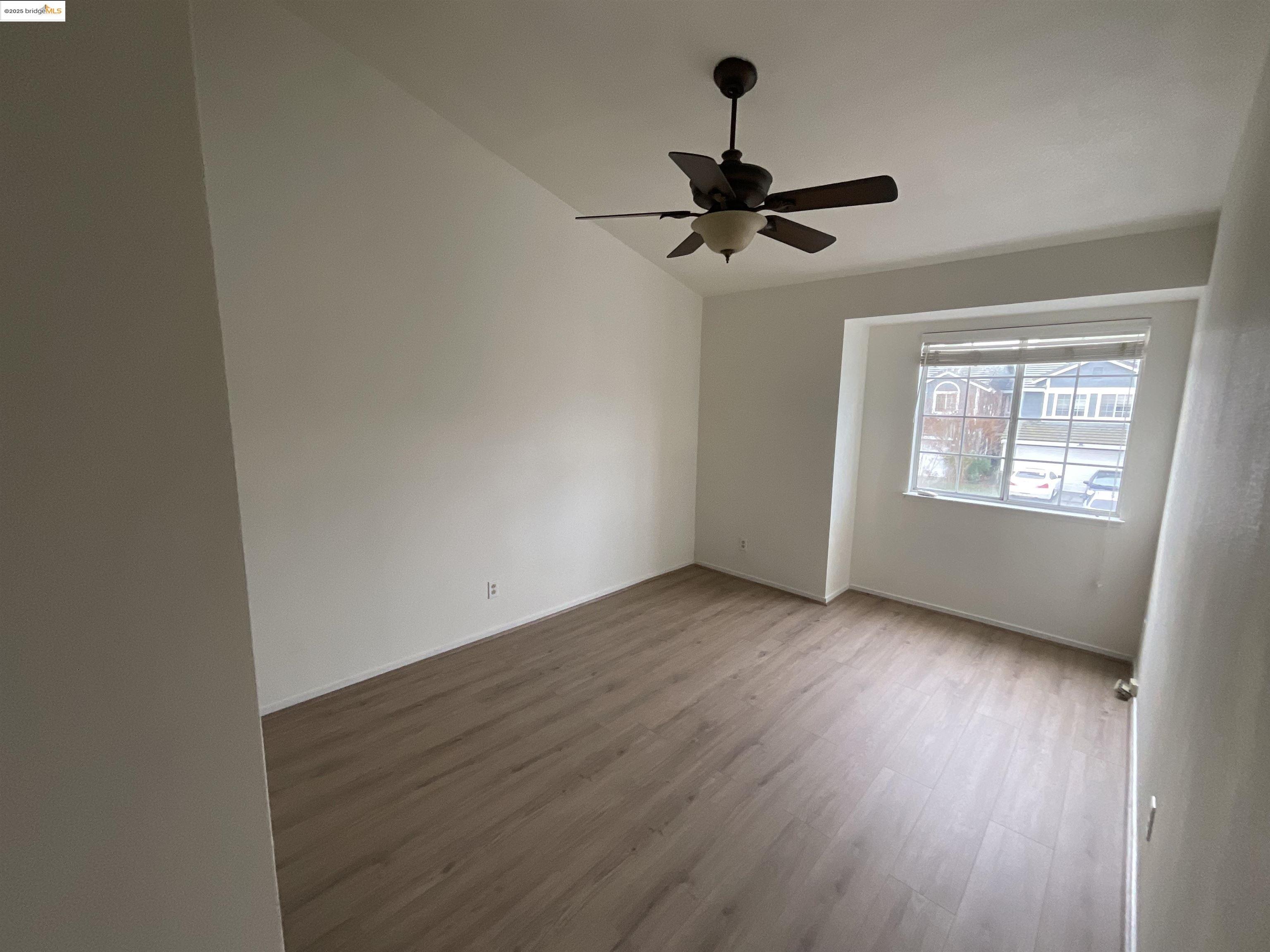 Detail Gallery Image 14 of 16 For 131 Pelican Loop, Pittsburg,  CA 94565 - 4 Beds | 2/1 Baths