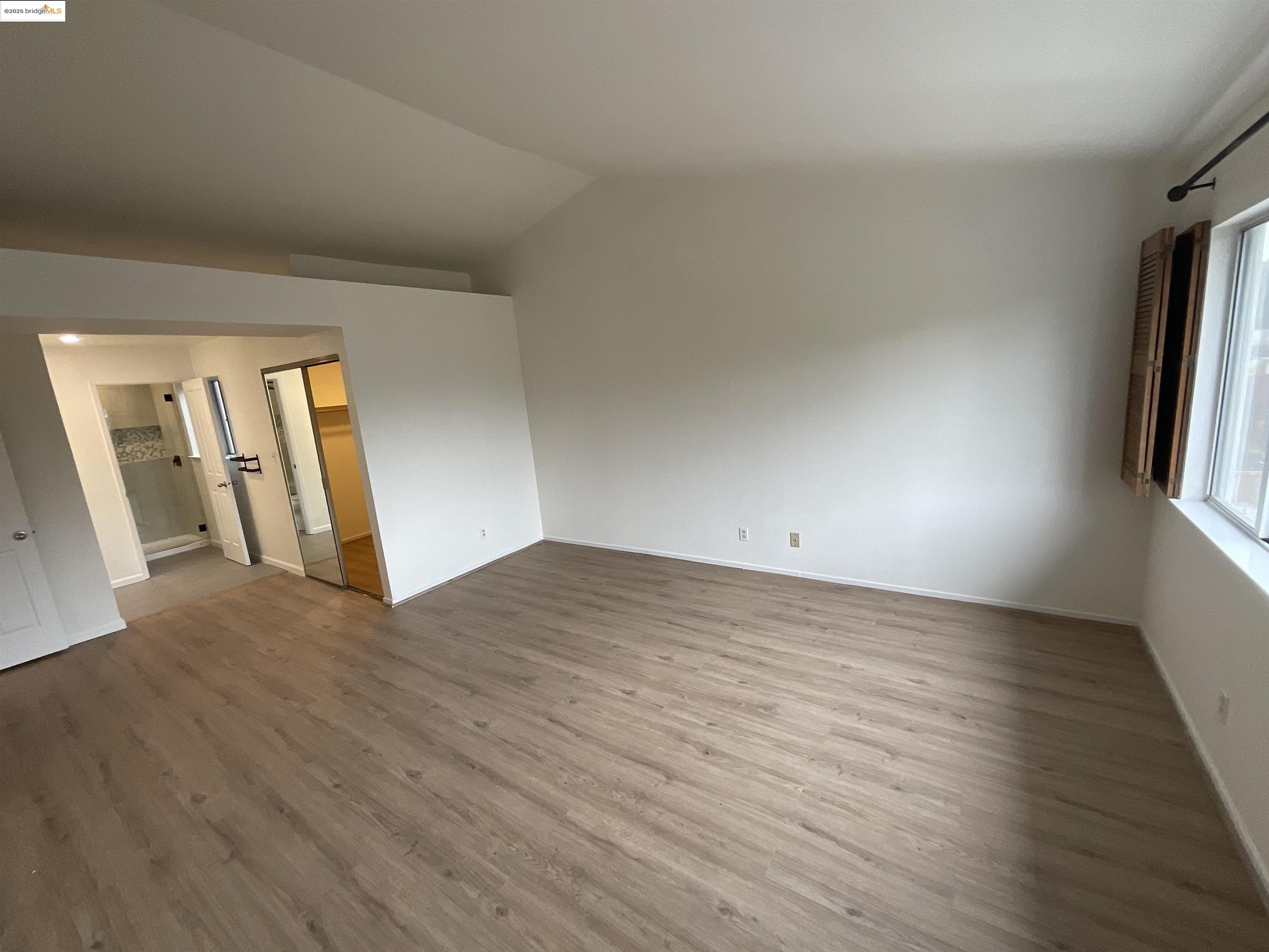 Detail Gallery Image 8 of 16 For 131 Pelican Loop, Pittsburg,  CA 94565 - 4 Beds | 2/1 Baths