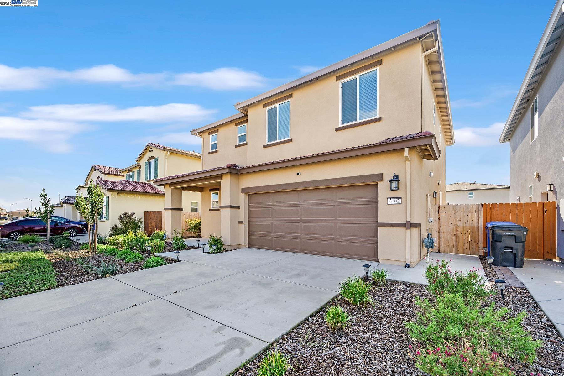 Detail Gallery Image 2 of 22 For 3102 Feather Rd, Manteca,  CA 95377 - 3 Beds | 2/1 Baths