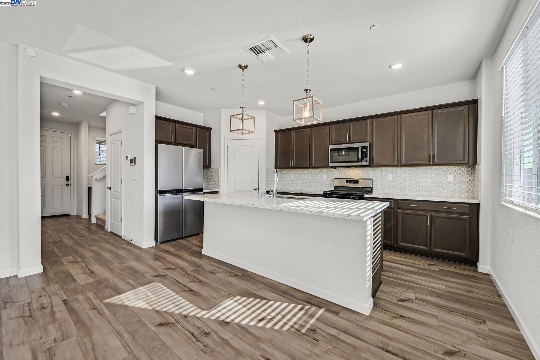 Detail Gallery Image 6 of 22 For 3102 Feather Rd, Manteca,  CA 95377 - 3 Beds | 2/1 Baths