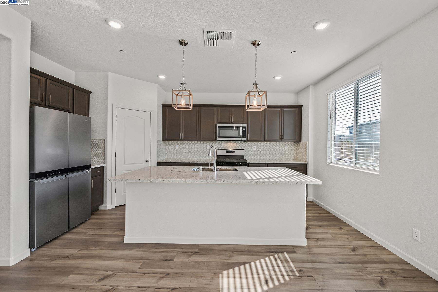 Detail Gallery Image 7 of 22 For 3102 Feather Rd, Manteca,  CA 95377 - 3 Beds | 2/1 Baths