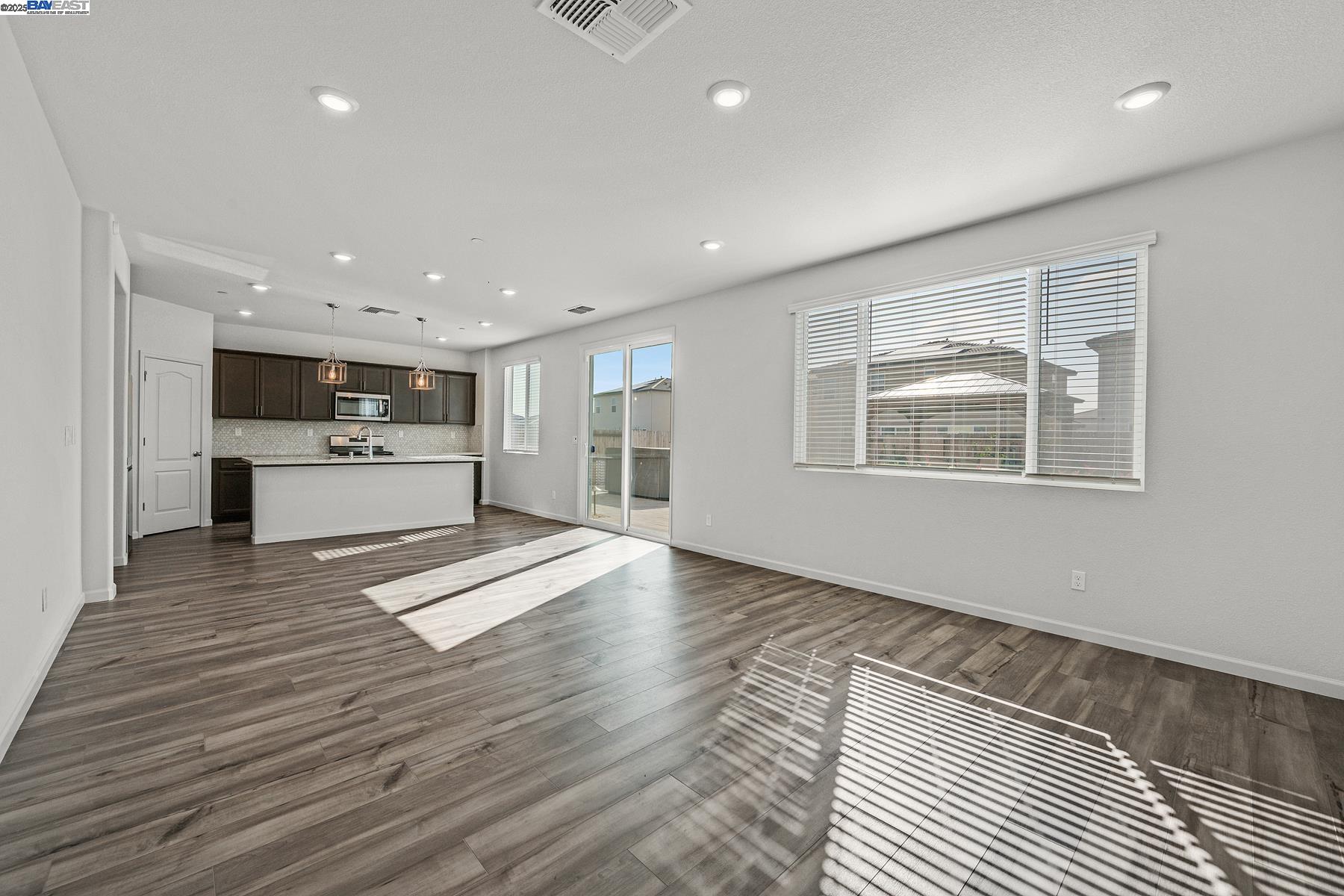 Detail Gallery Image 10 of 22 For 3102 Feather Rd, Manteca,  CA 95377 - 3 Beds | 2/1 Baths