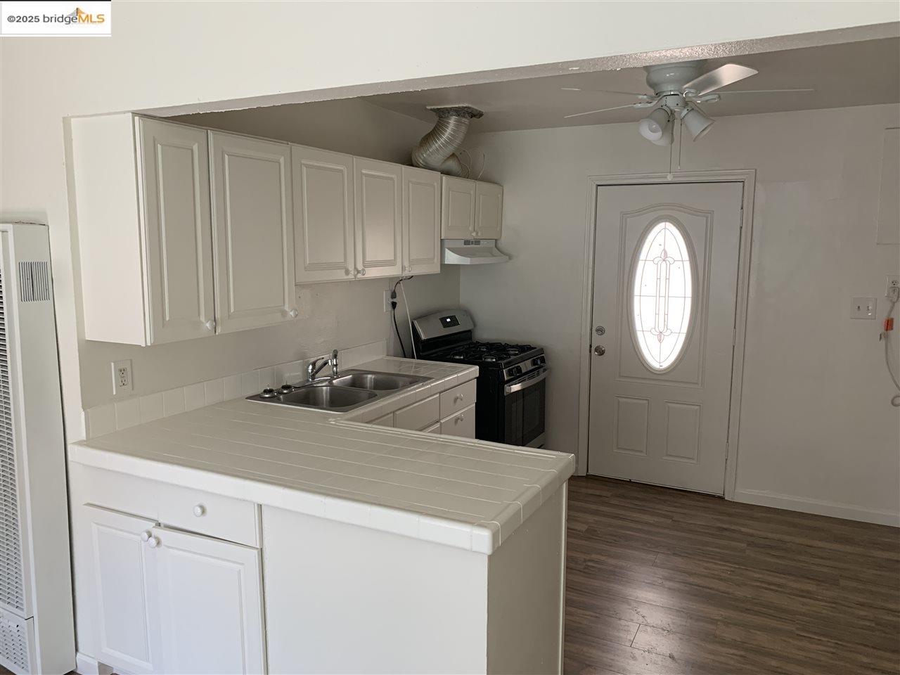 Detail Gallery Image 2 of 11 For 124 W 8th St #B,  Tracy,  CA 95376 - 2 Beds | 1 Baths