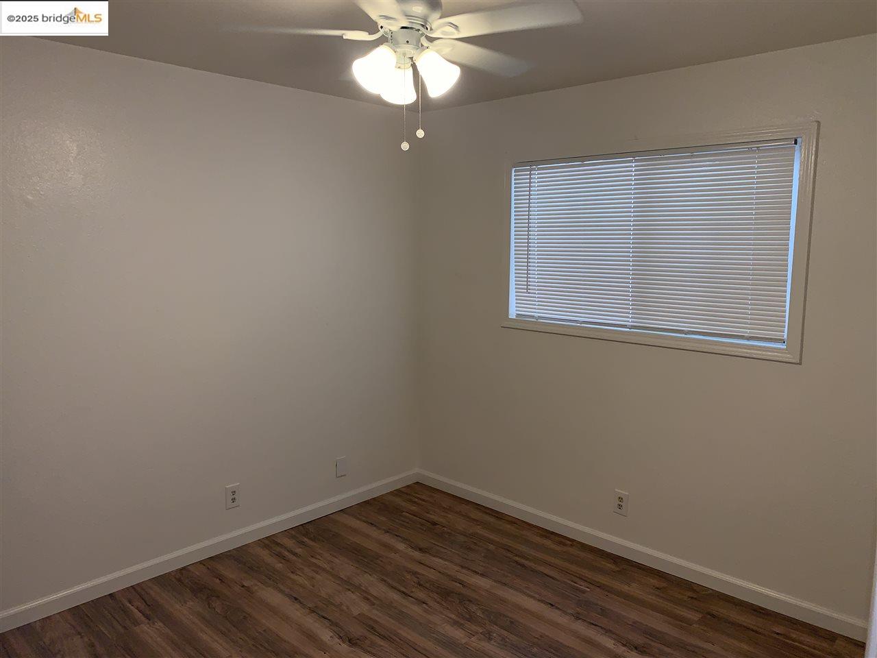 Detail Gallery Image 5 of 11 For 124 W 8th St #B,  Tracy,  CA 95376 - 2 Beds | 1 Baths