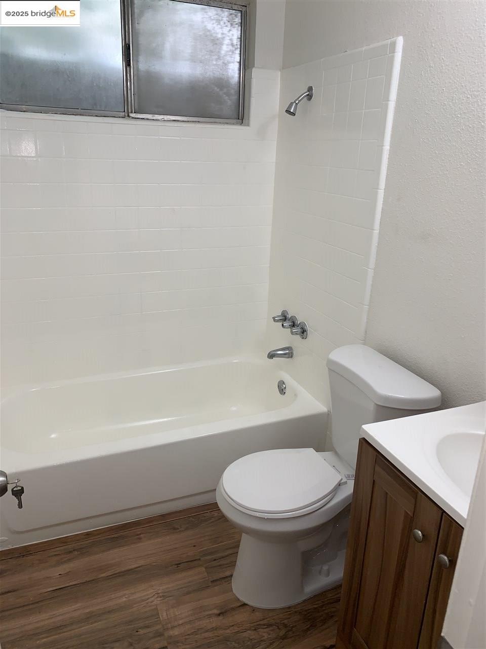 Detail Gallery Image 6 of 11 For 124 W 8th St #B,  Tracy,  CA 95376 - 2 Beds | 1 Baths