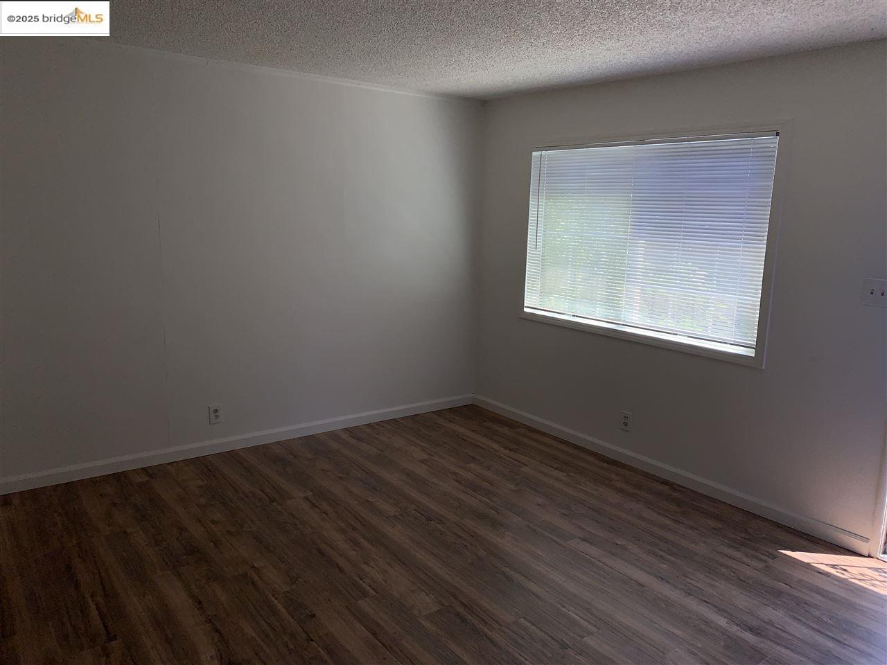 Detail Gallery Image 8 of 11 For 124 W 8th St #B,  Tracy,  CA 95376 - 2 Beds | 1 Baths