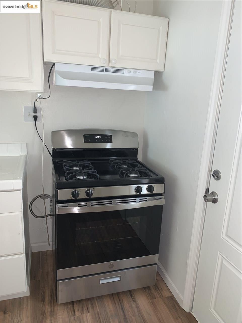 Detail Gallery Image 9 of 11 For 124 W 8th St #B,  Tracy,  CA 95376 - 2 Beds | 1 Baths