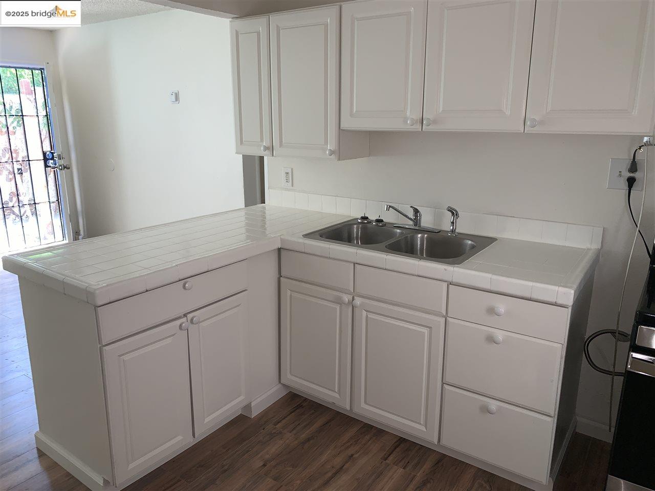 Detail Gallery Image 10 of 11 For 124 W 8th St #B,  Tracy,  CA 95376 - 2 Beds | 1 Baths