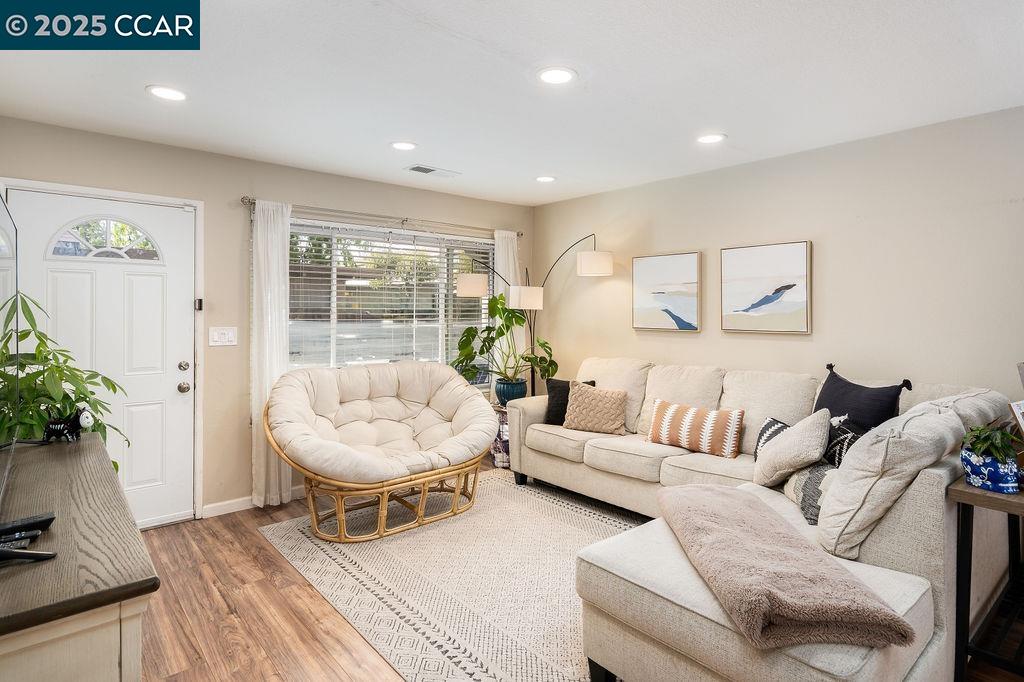 Photo #5: 41084906 Listing 