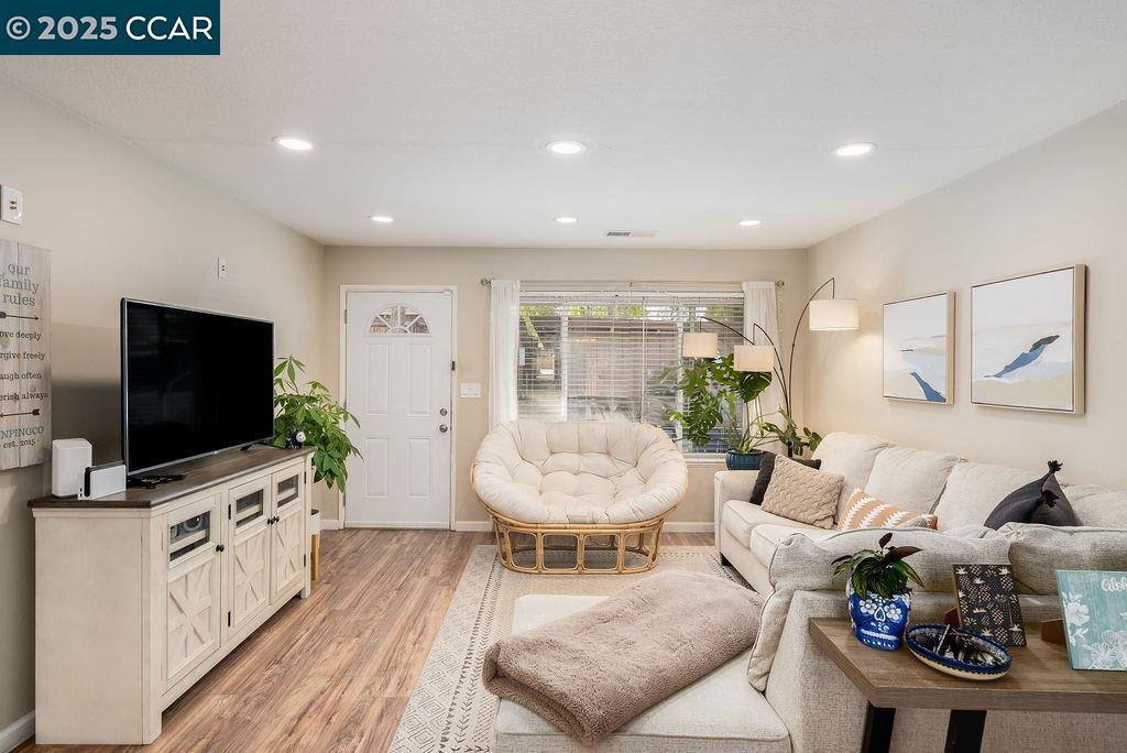 Photo #6: 41084906 Listing 