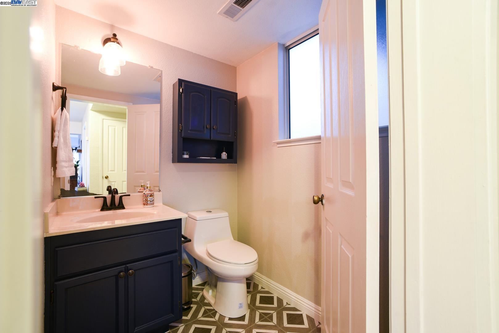 Detail Gallery Image 12 of 19 For 211 Pelican Loop, Pittsburg,  CA 94565 - 3 Beds | 2/1 Baths