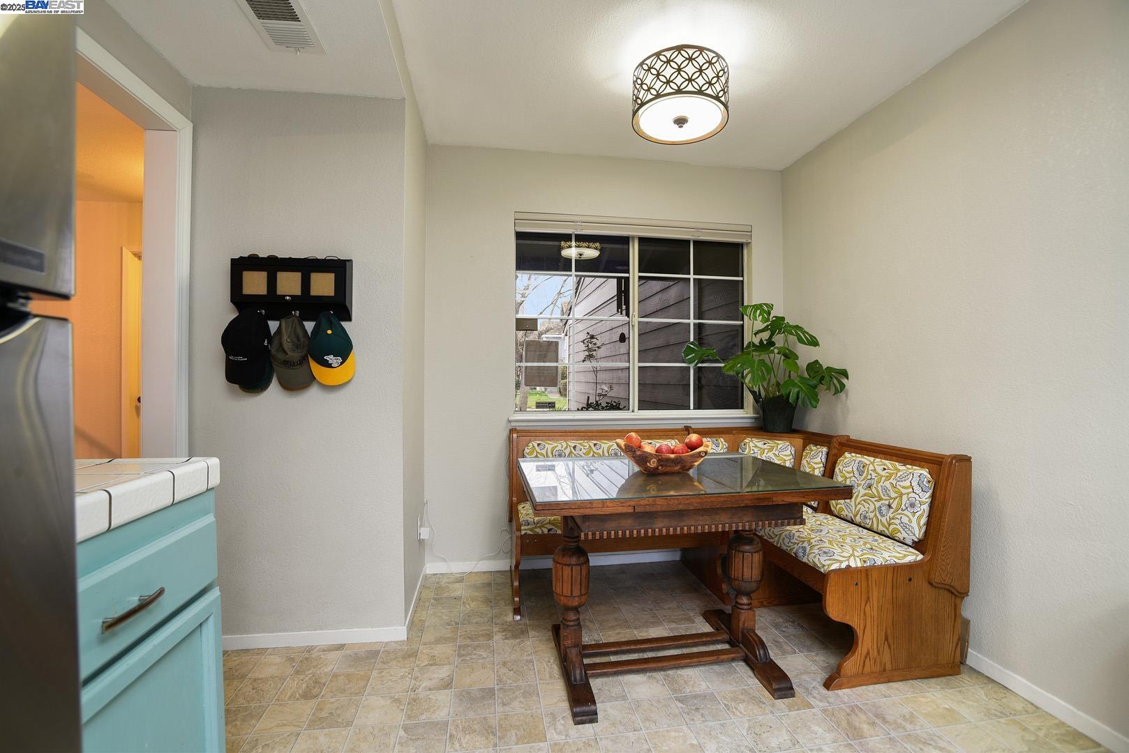 Detail Gallery Image 18 of 19 For 211 Pelican Loop, Pittsburg,  CA 94565 - 3 Beds | 2/1 Baths