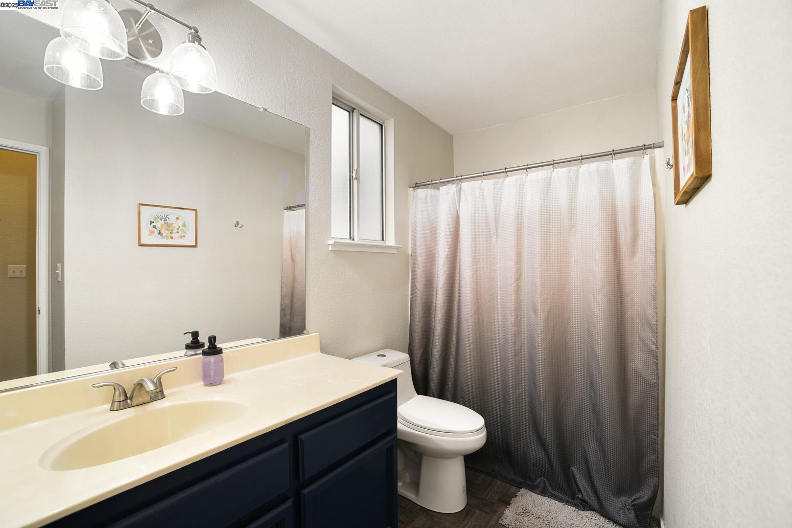 Detail Gallery Image 7 of 19 For 211 Pelican Loop, Pittsburg,  CA 94565 - 3 Beds | 2/1 Baths