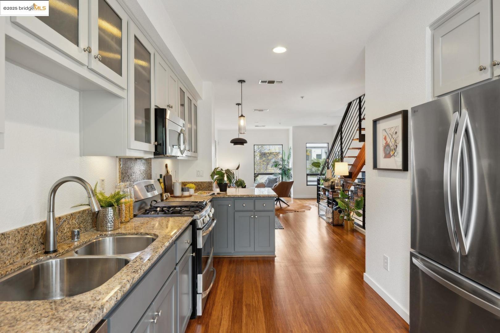 Detail Gallery Image 1 of 1 For 1769 14th St, Oakland,  CA 94607 - 2 Beds | 2/1 Baths