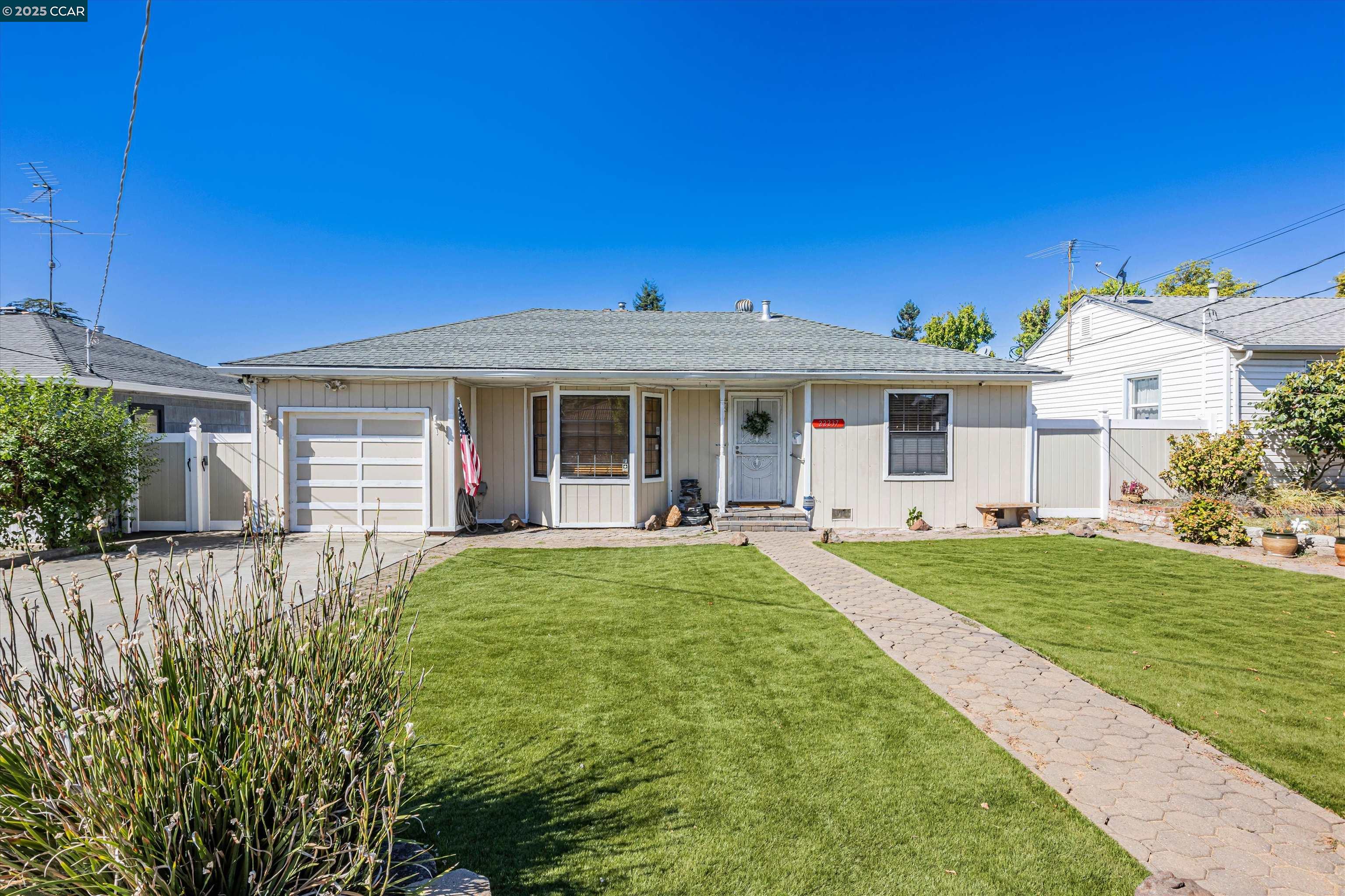 Detail Gallery Image 1 of 1 For 22237 Queen St, Castro Valley,  CA 94546 - 2 Beds | 1 Baths
