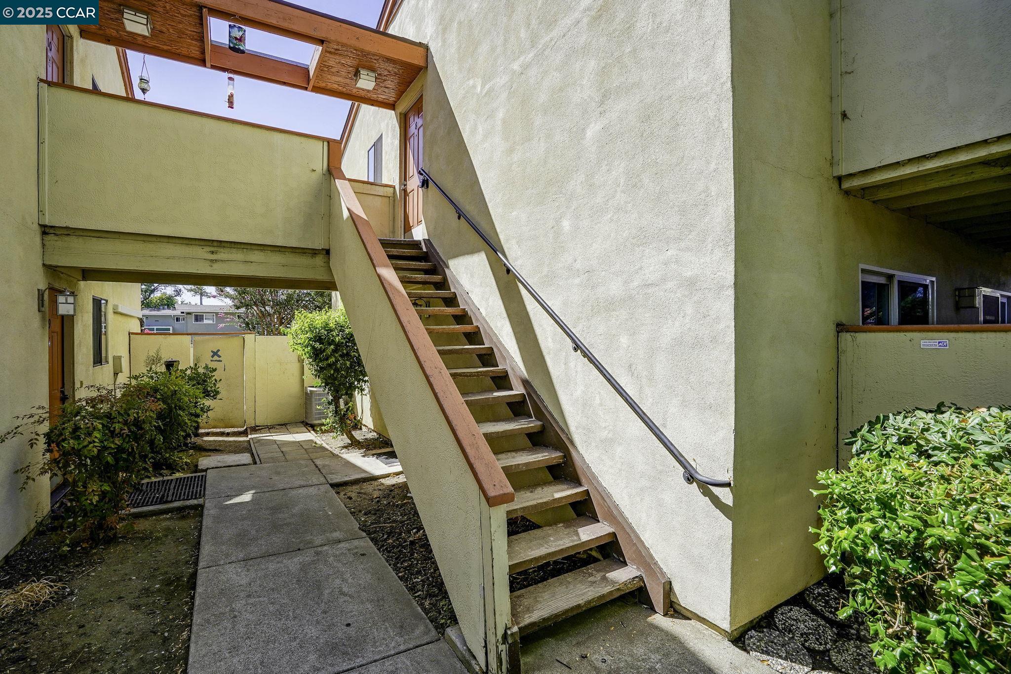 More Details about MLS # 41084968 : 2520 WALTERS WAY # 8