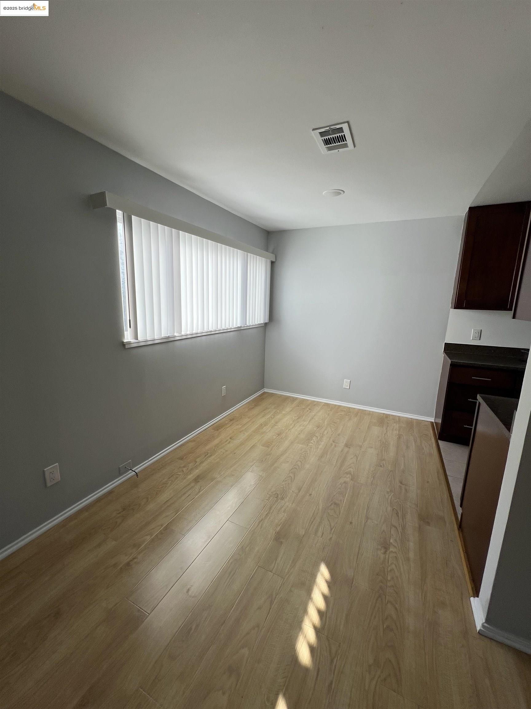 Detail Gallery Image 3 of 10 For 2636 Warring St #204,  Berkeley,  CA 94704 - 2 Beds | 1 Baths