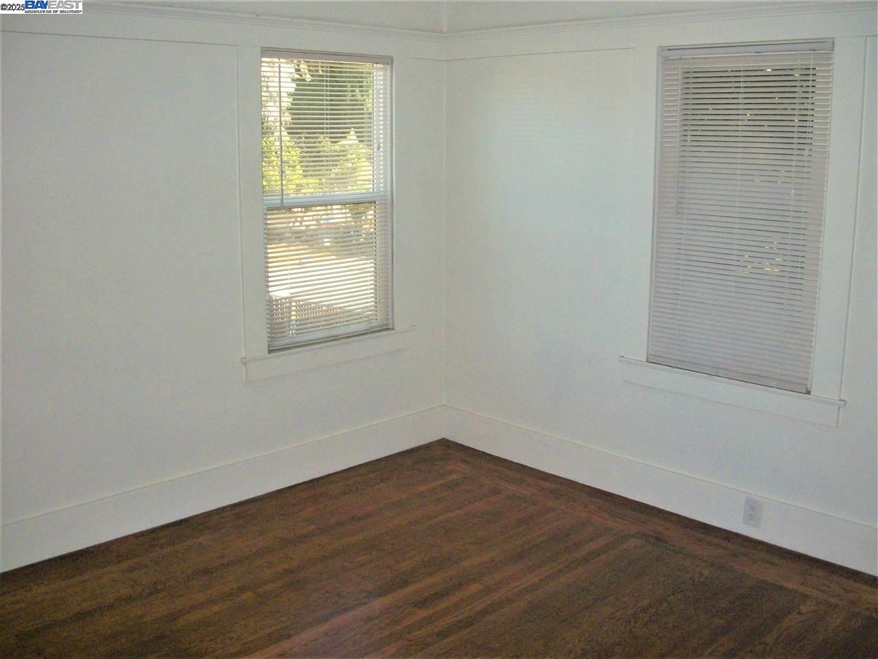 836 52nd St # A, Oakland, California 94608, 2 Bedrooms Bedrooms, 5 Rooms Rooms,1 BathroomBathrooms,Residential Lease,For Rent,836 52nd St # A,41085014