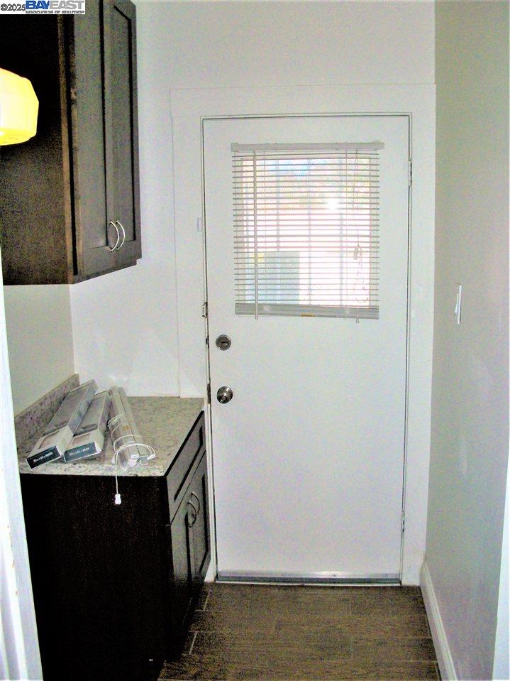 836 52nd St # A, Oakland, California 94608, 2 Bedrooms Bedrooms, 5 Rooms Rooms,1 BathroomBathrooms,Residential Lease,For Rent,836 52nd St # A,41085014