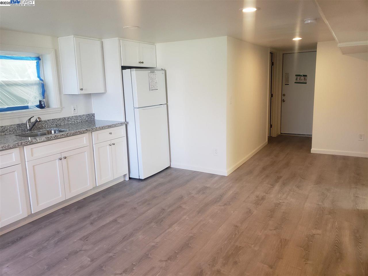 836 52nd St # A, Oakland, California 94608, 2 Bedrooms Bedrooms, 5 Rooms Rooms,1 BathroomBathrooms,Residential Lease,For Rent,836 52nd St # A,41085014