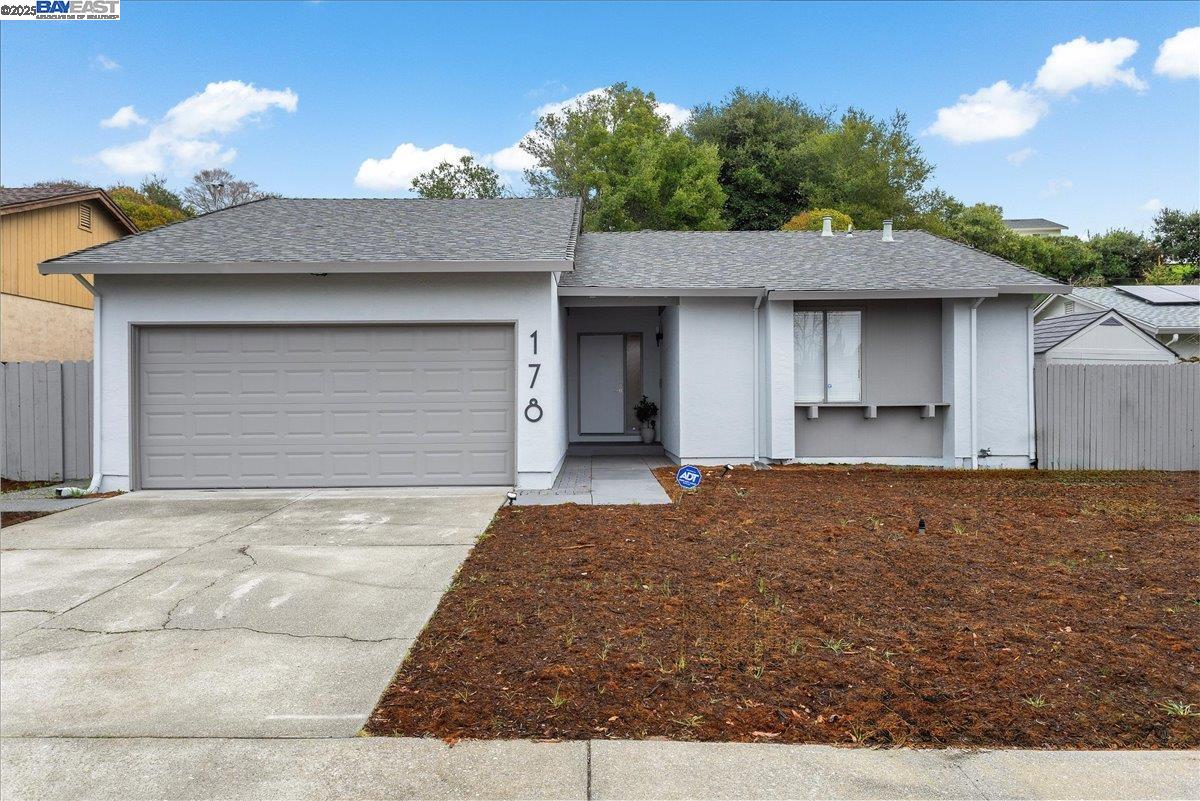 Detail Gallery Image 1 of 1 For 178 Poppy Ct, Hercules,  CA 94547 - 3 Beds | 2 Baths