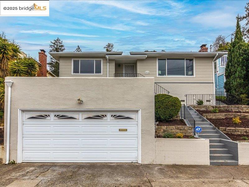 Detail Gallery Image 1 of 1 For 7914 Hillmont Dr, Oakland,  CA 94605 - 3 Beds | 1/1 Baths