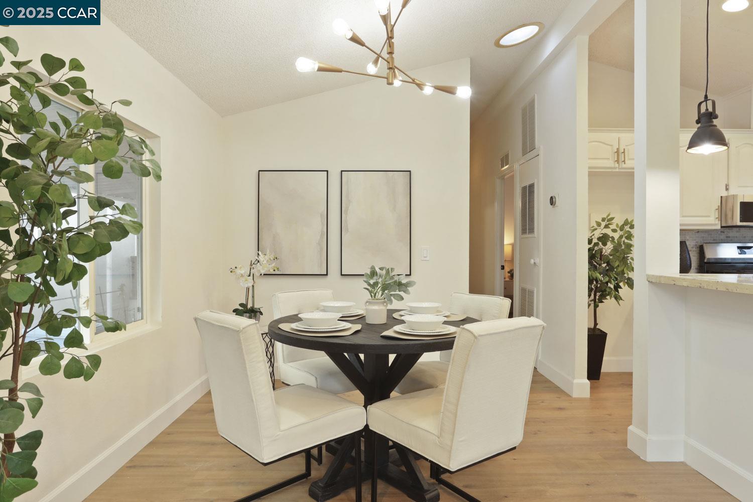 Detail Gallery Image 13 of 41 For 3015 E Bayshore Road #353,  Redwood City,  CA 94063-4147 - 2 Beds | 2 Baths