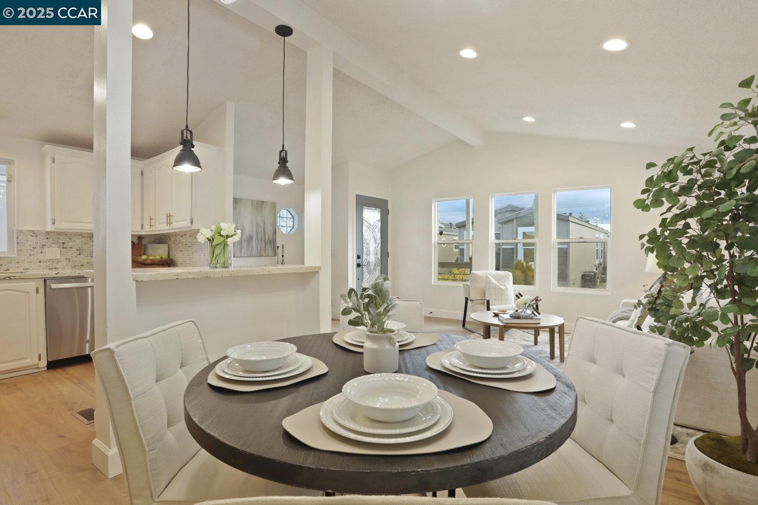 Detail Gallery Image 14 of 41 For 3015 E Bayshore Road #353,  Redwood City,  CA 94063-4147 - 2 Beds | 2 Baths